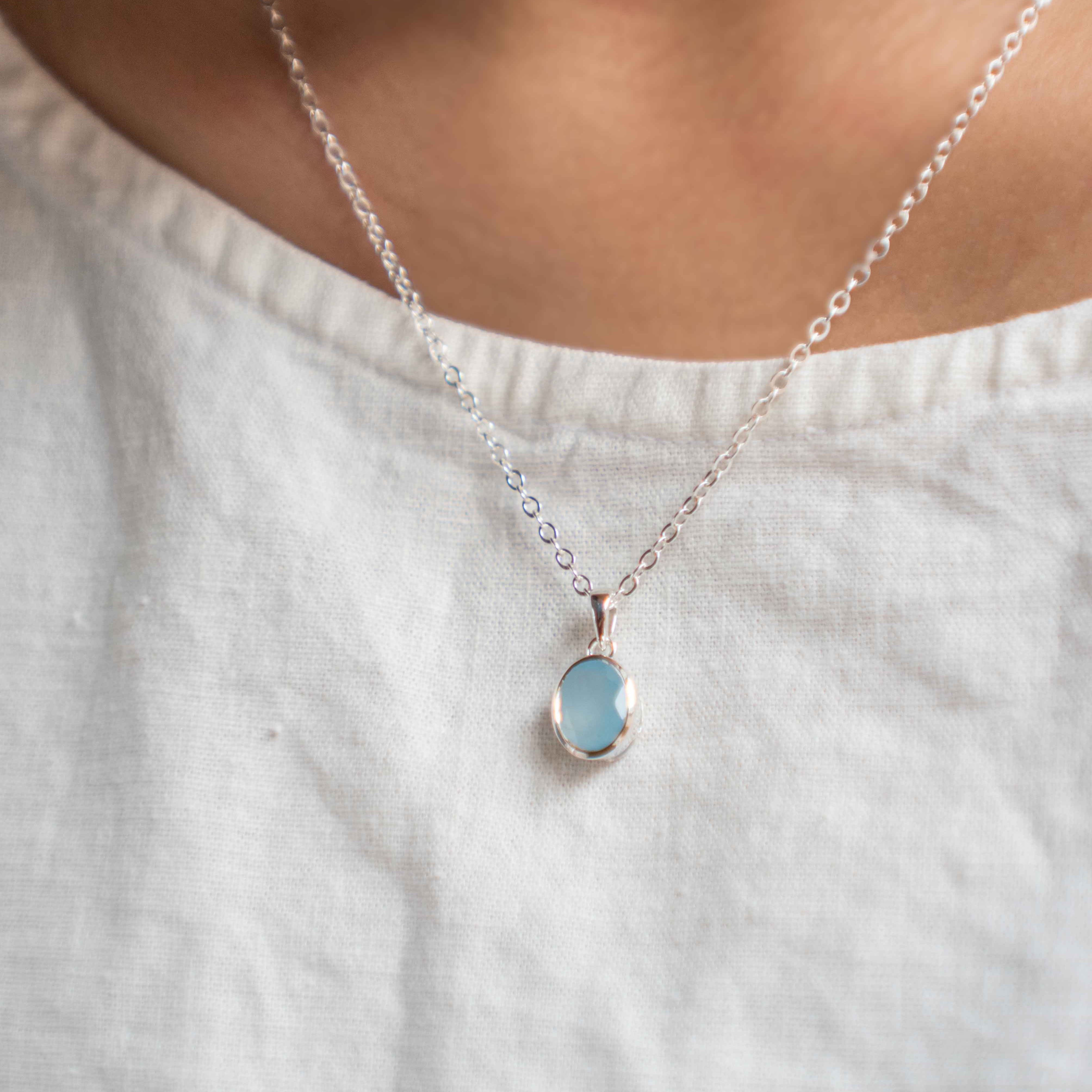 Aquamarine-Oval-Pendant Necklace in 925 Sterling Silver