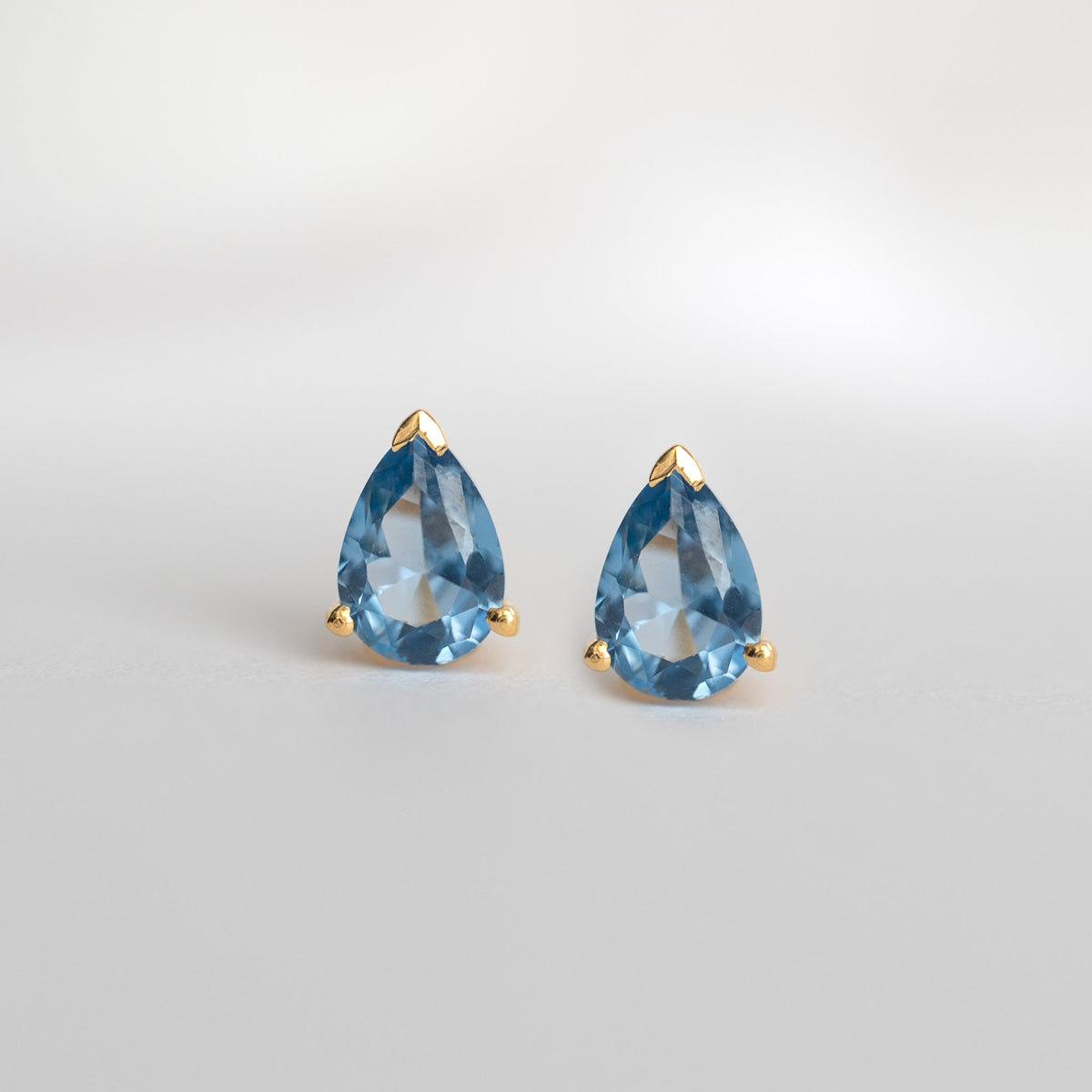 Aquamarine-Pear-Stud-Earrings-Gold1