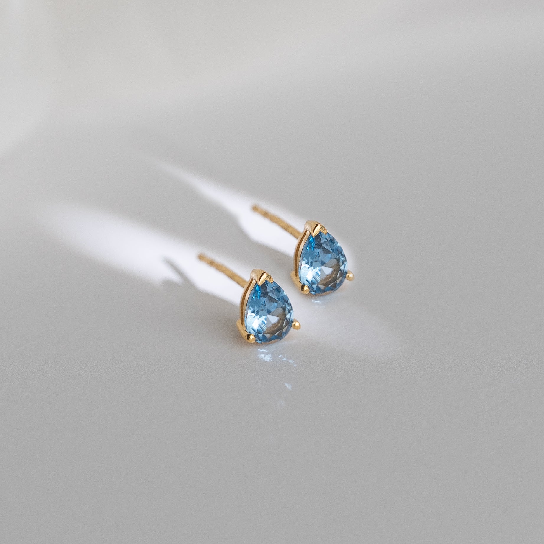 Aquamarine-Pear-Stud-Earrings-Gold1