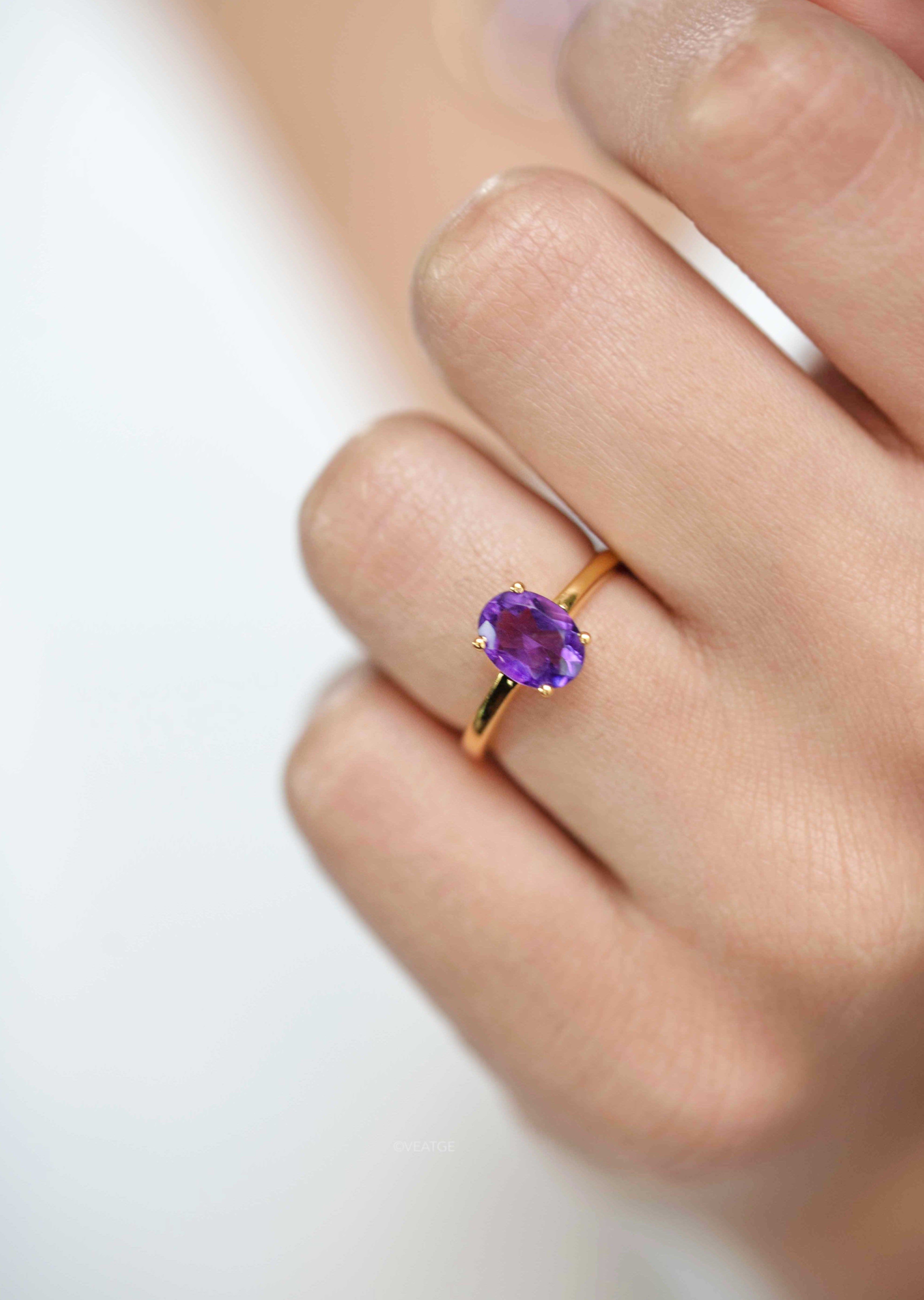 Signature Oval Dark Amethyst Ring Gold