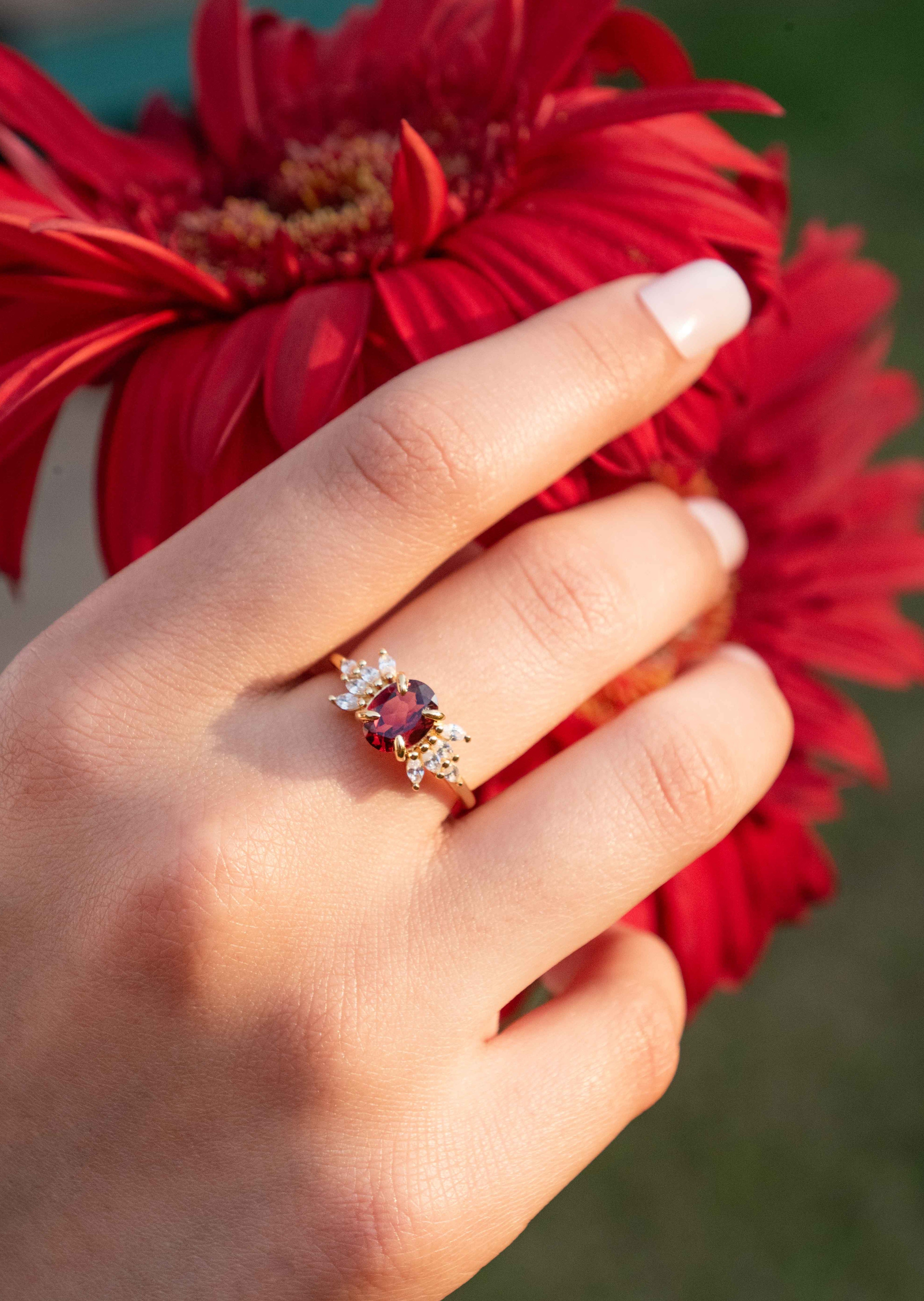 Dahlia Gold Garnet Ring Veatge