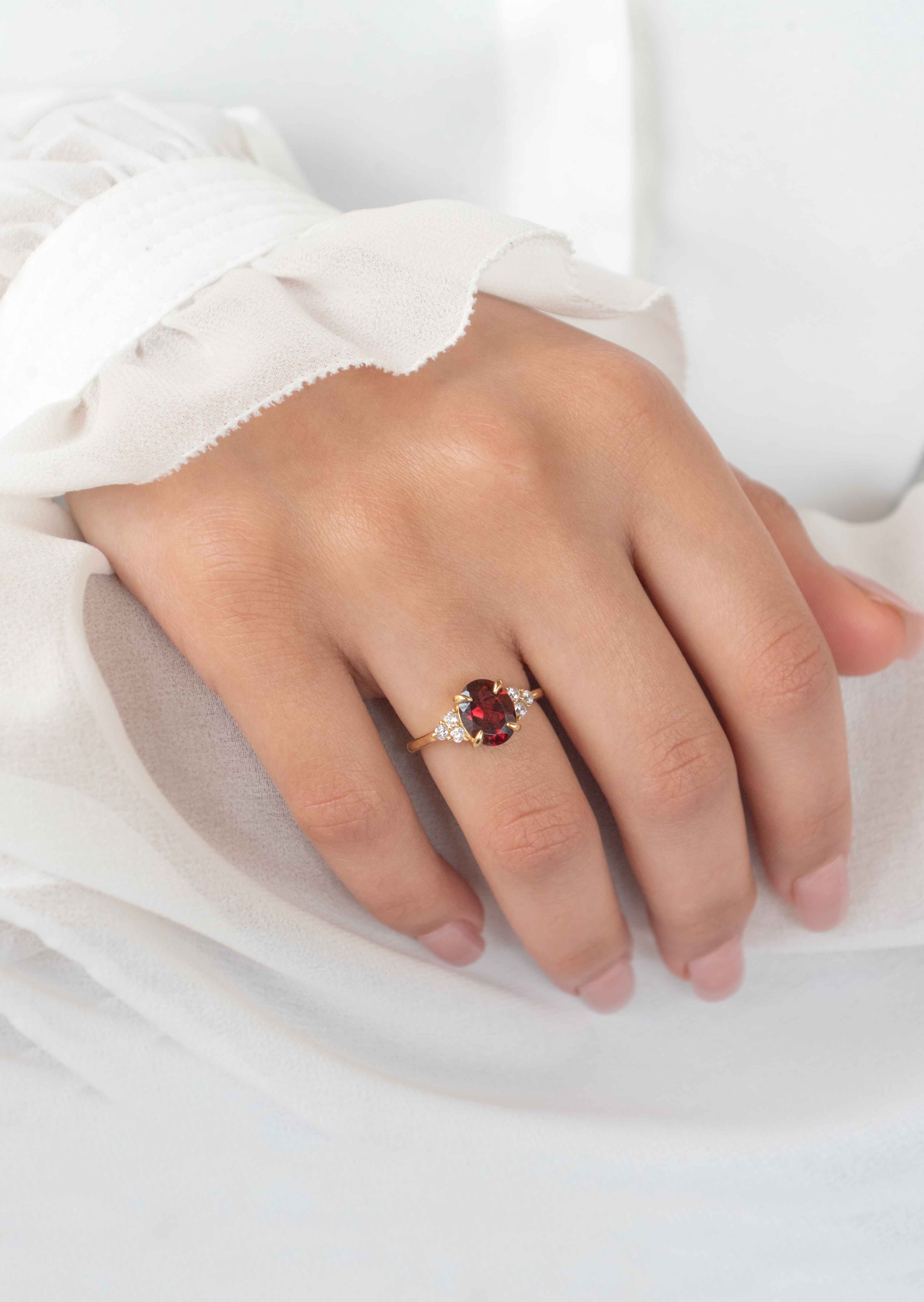 Gold Garnet Ring Veatge