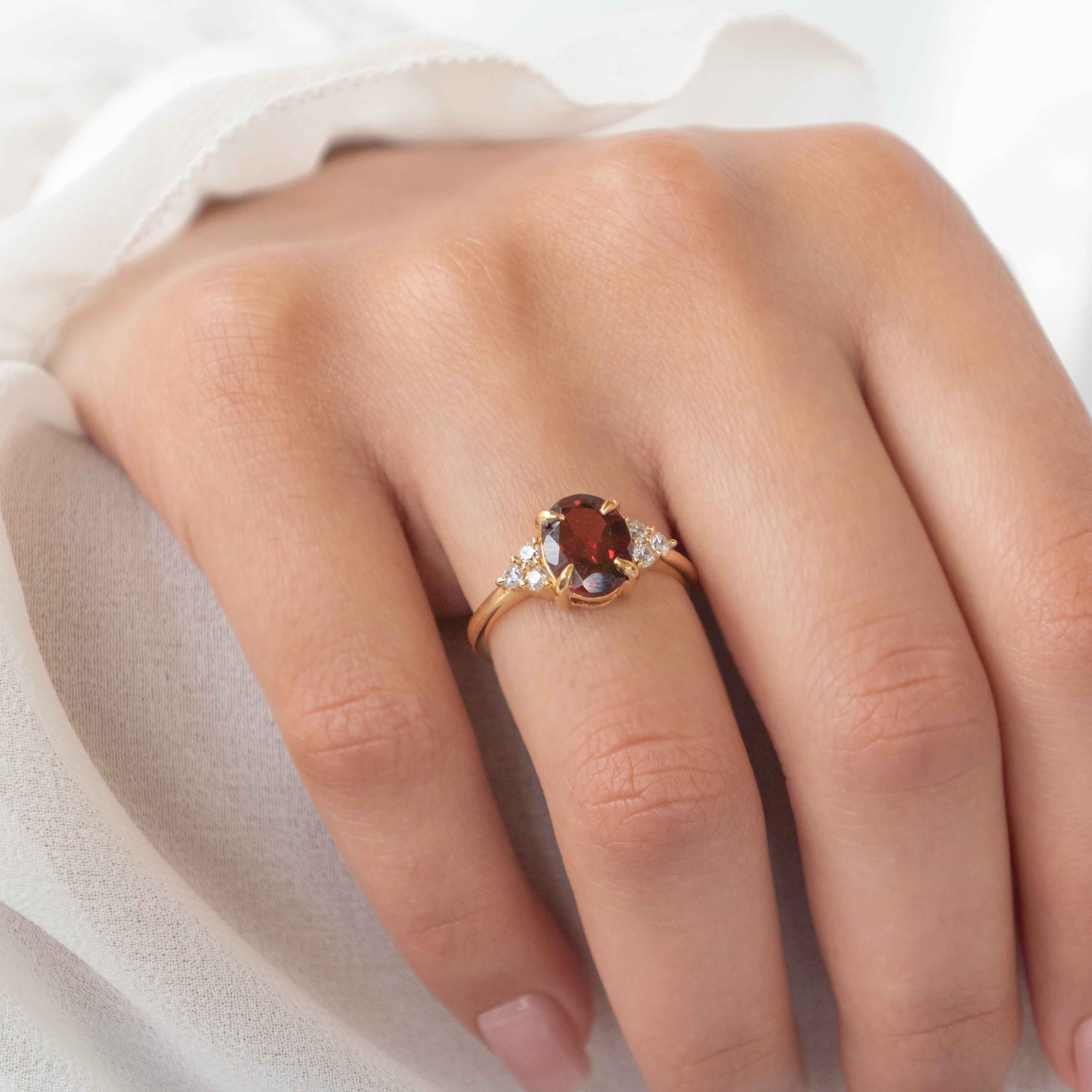 Gold Garnet Ring Veatge