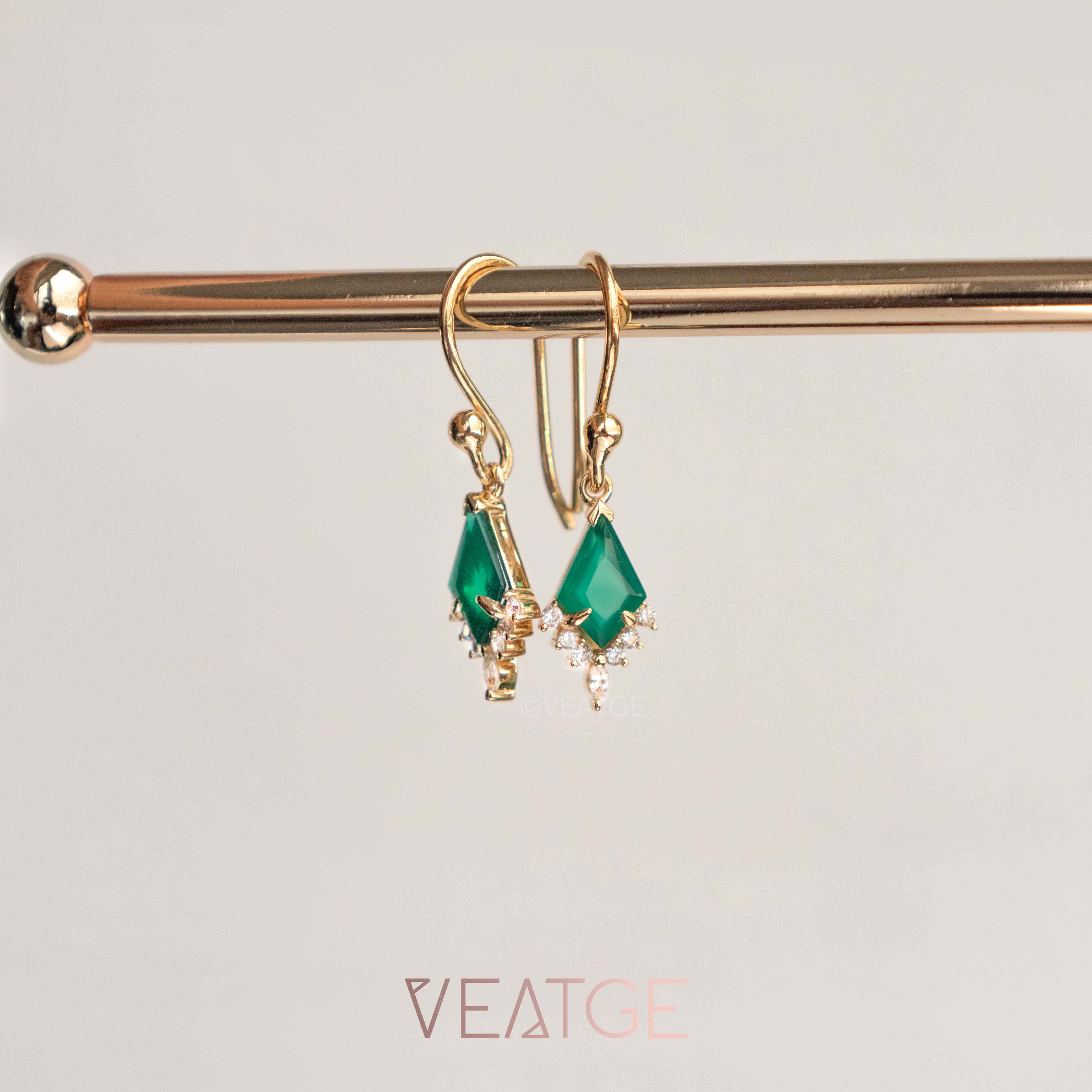 Kite Green Onyx Necklace and Earrings Gift Set