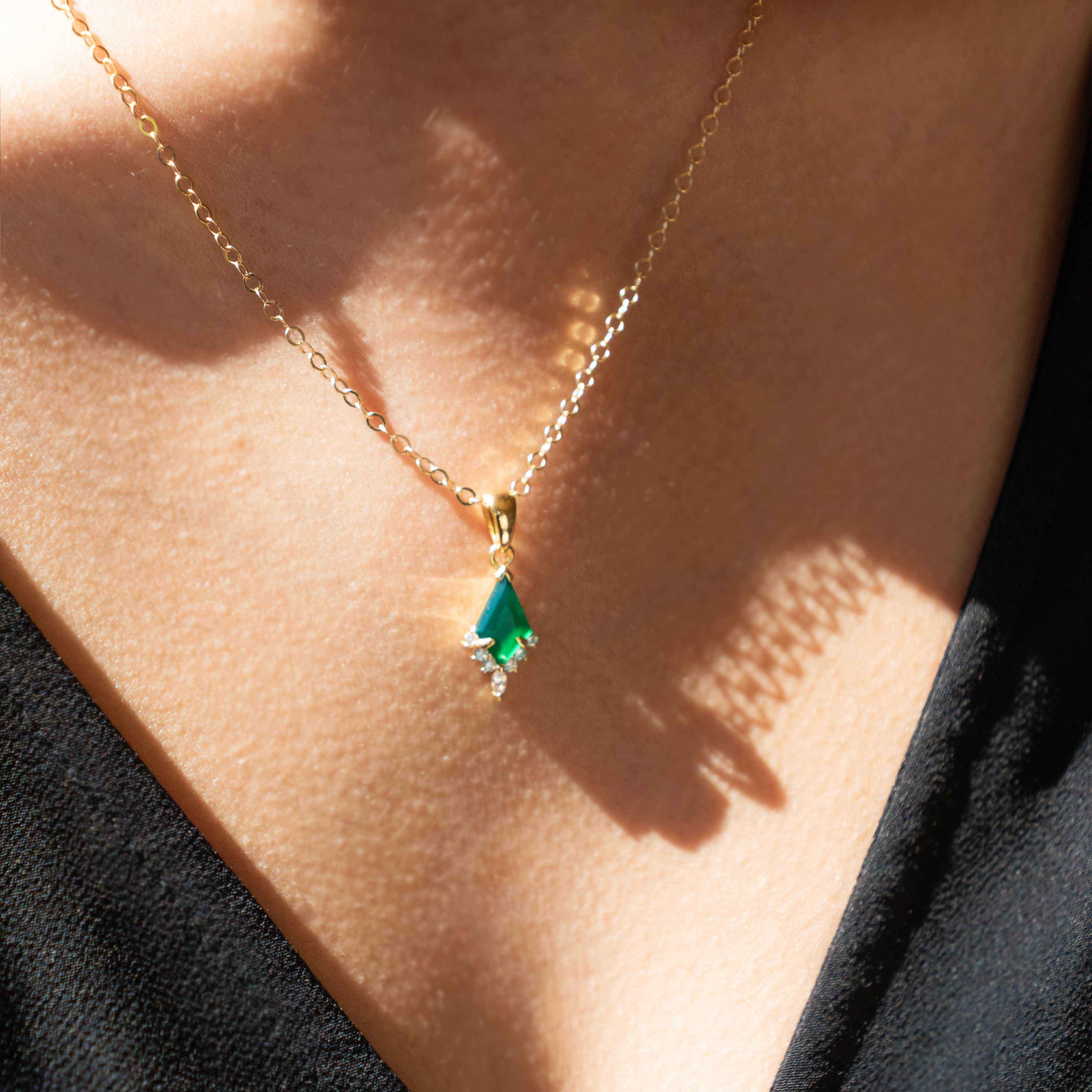 Unique Kite Necklace in 14k Gold Filled, Natural Gemstone, Emerald Green Color, Birthday Anniversary Christmas Gift Women, Handmade Jewelry