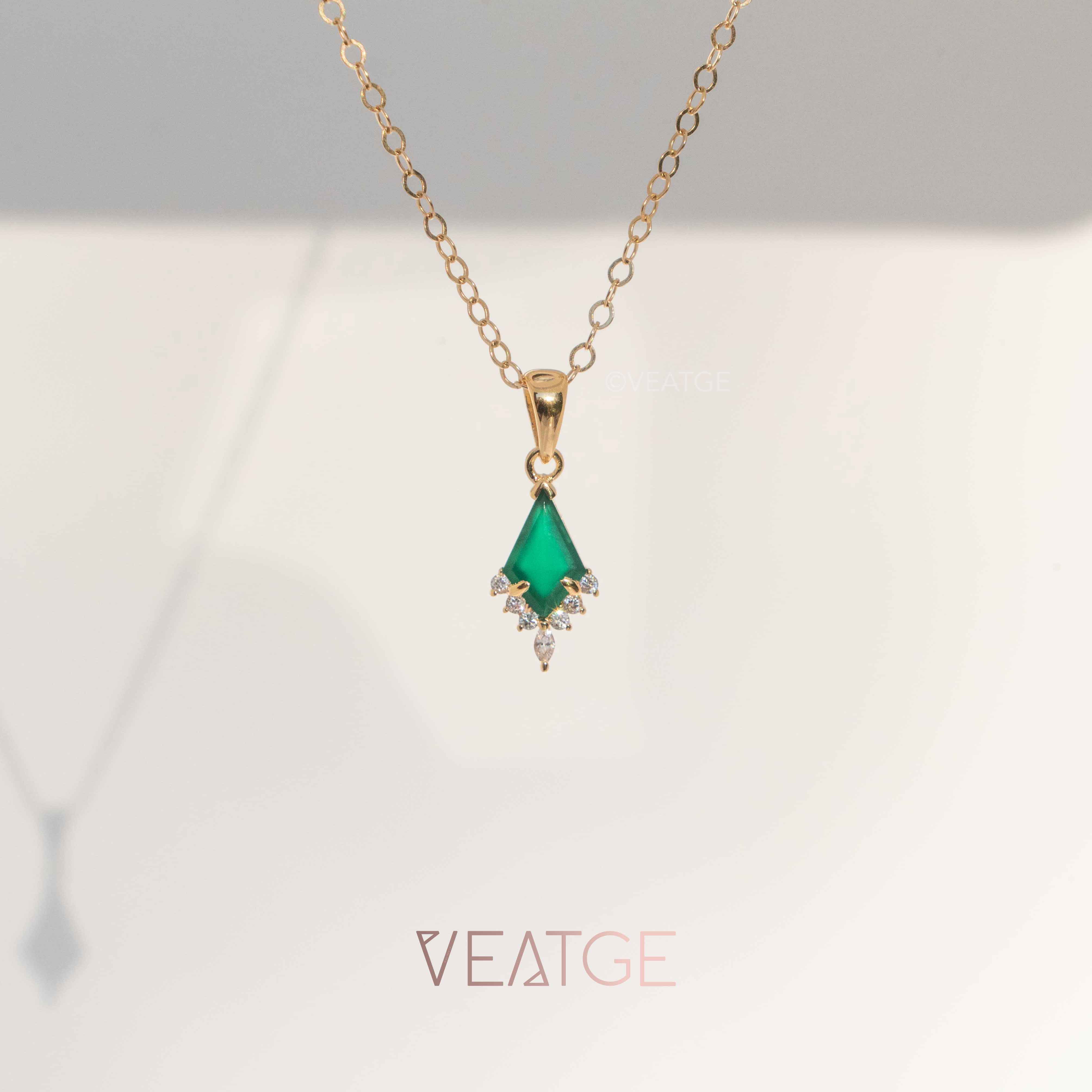 Kite Green Onyx Necklace and Earrings Gift Set
