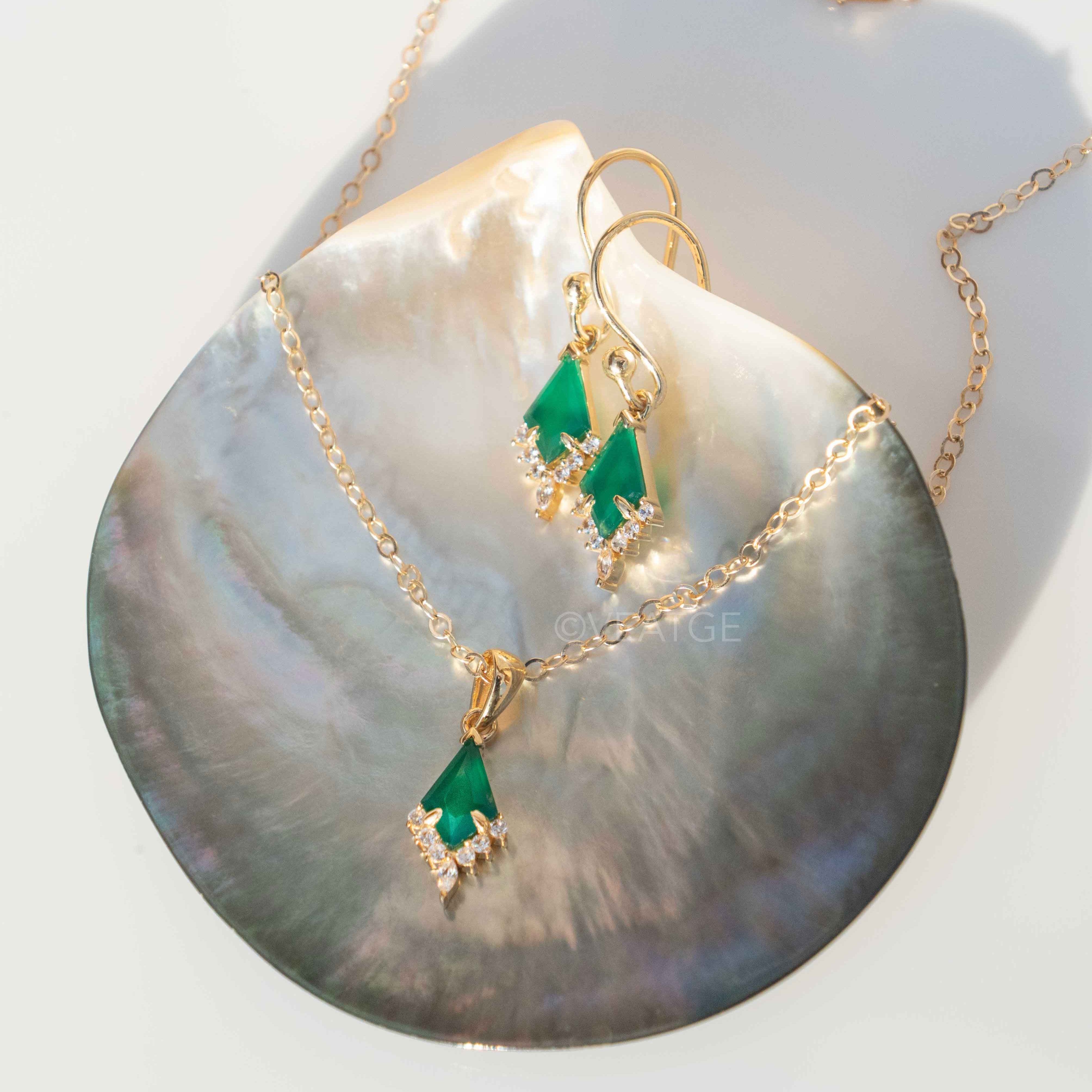 Unique Kite Necklace in 14k Gold Filled, Natural Gemstone, Emerald Green Color, Birthday Anniversary Christmas Gift Women, Handmade Jewelry