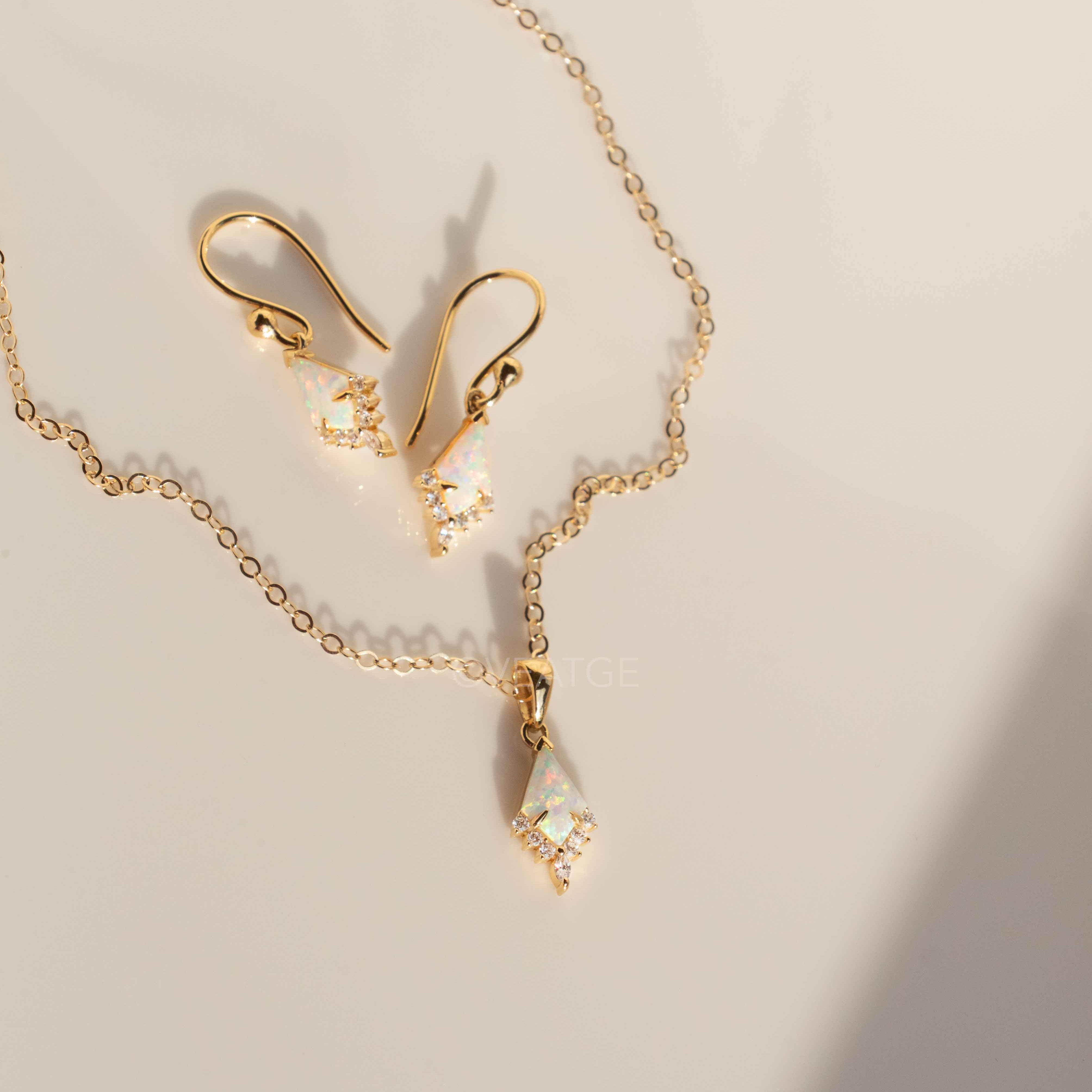 KITE OPAL NECKLACE EARRING SET GOLD VEATGE