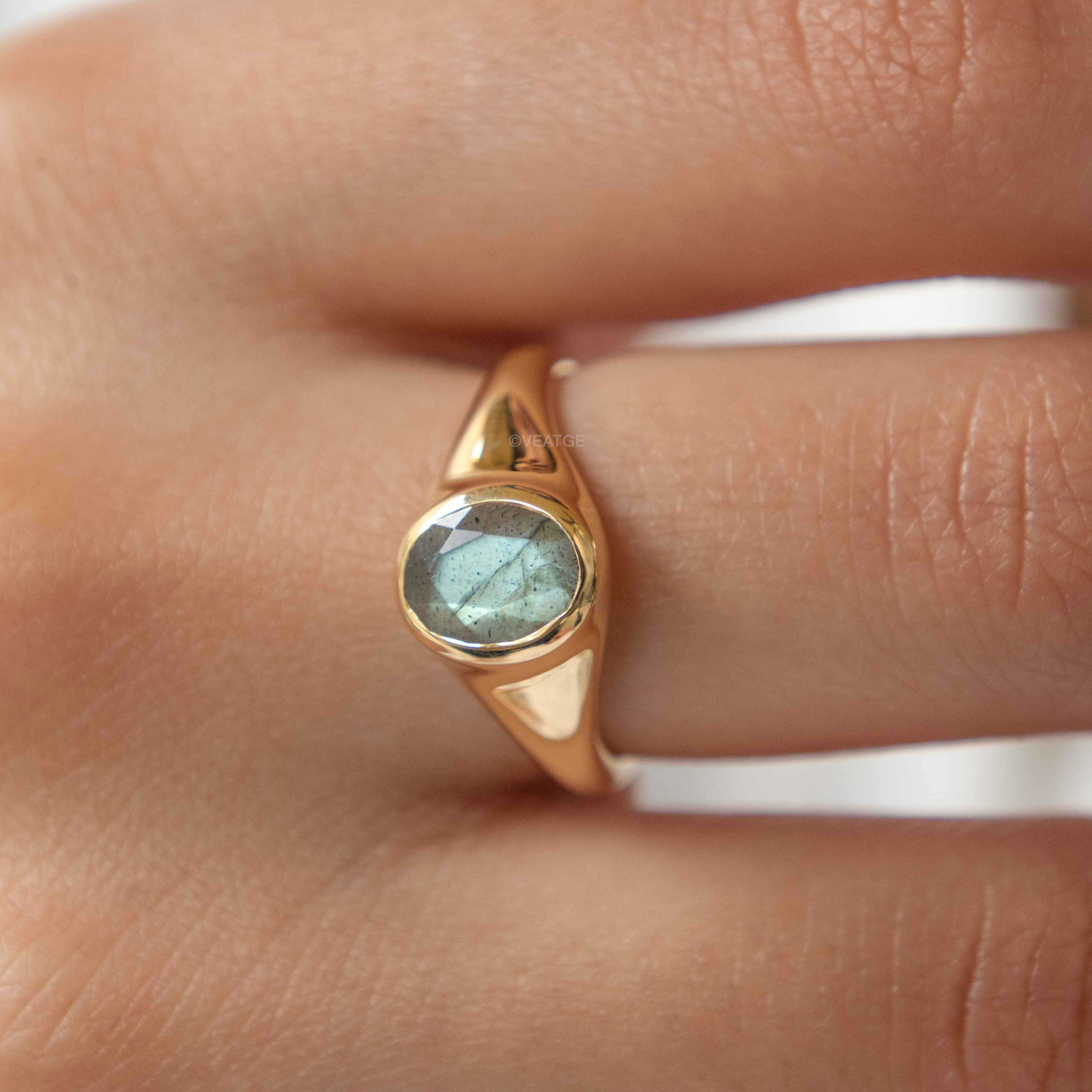 Signet Labradorite Ring gold Veatge