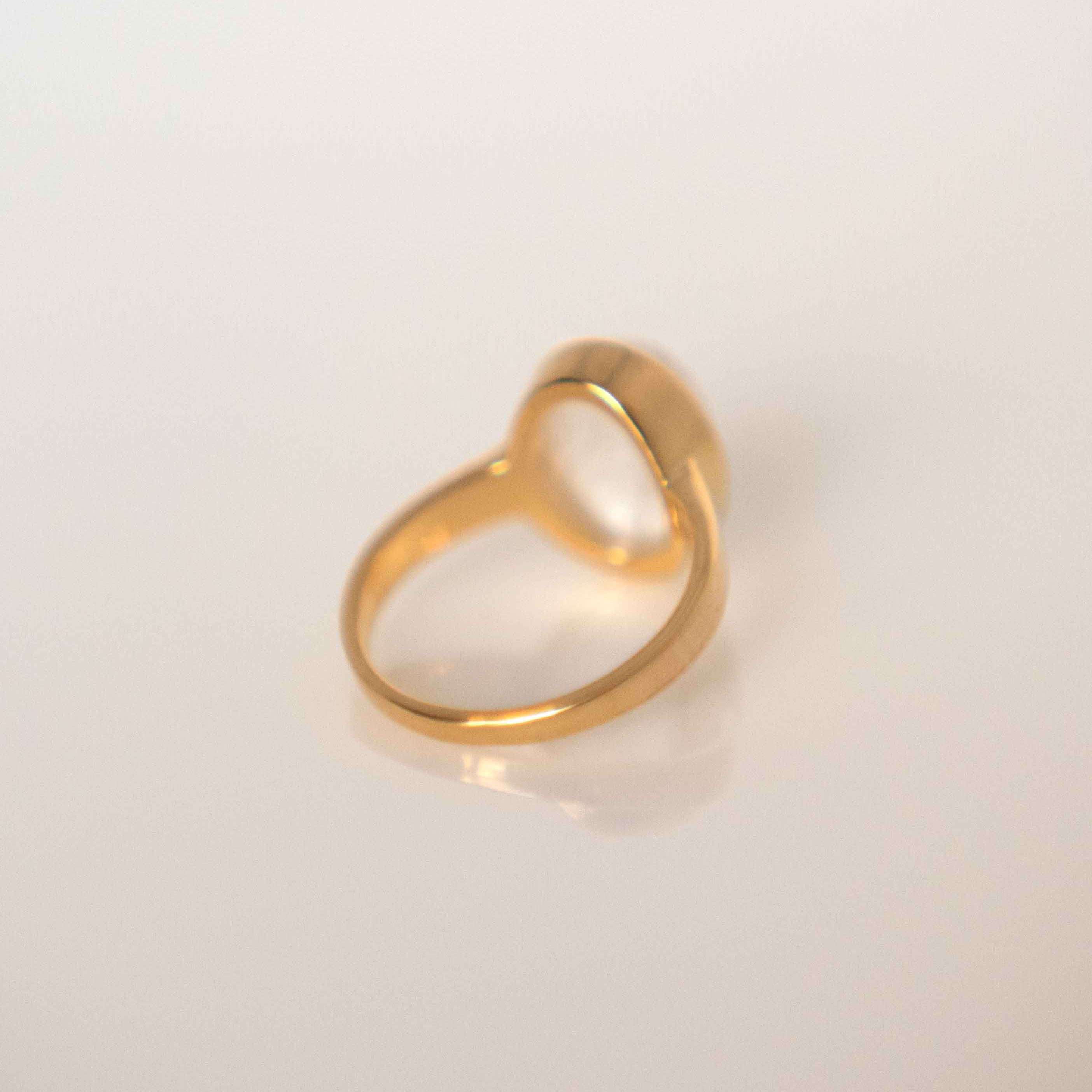 Large Moonstone Ring gold