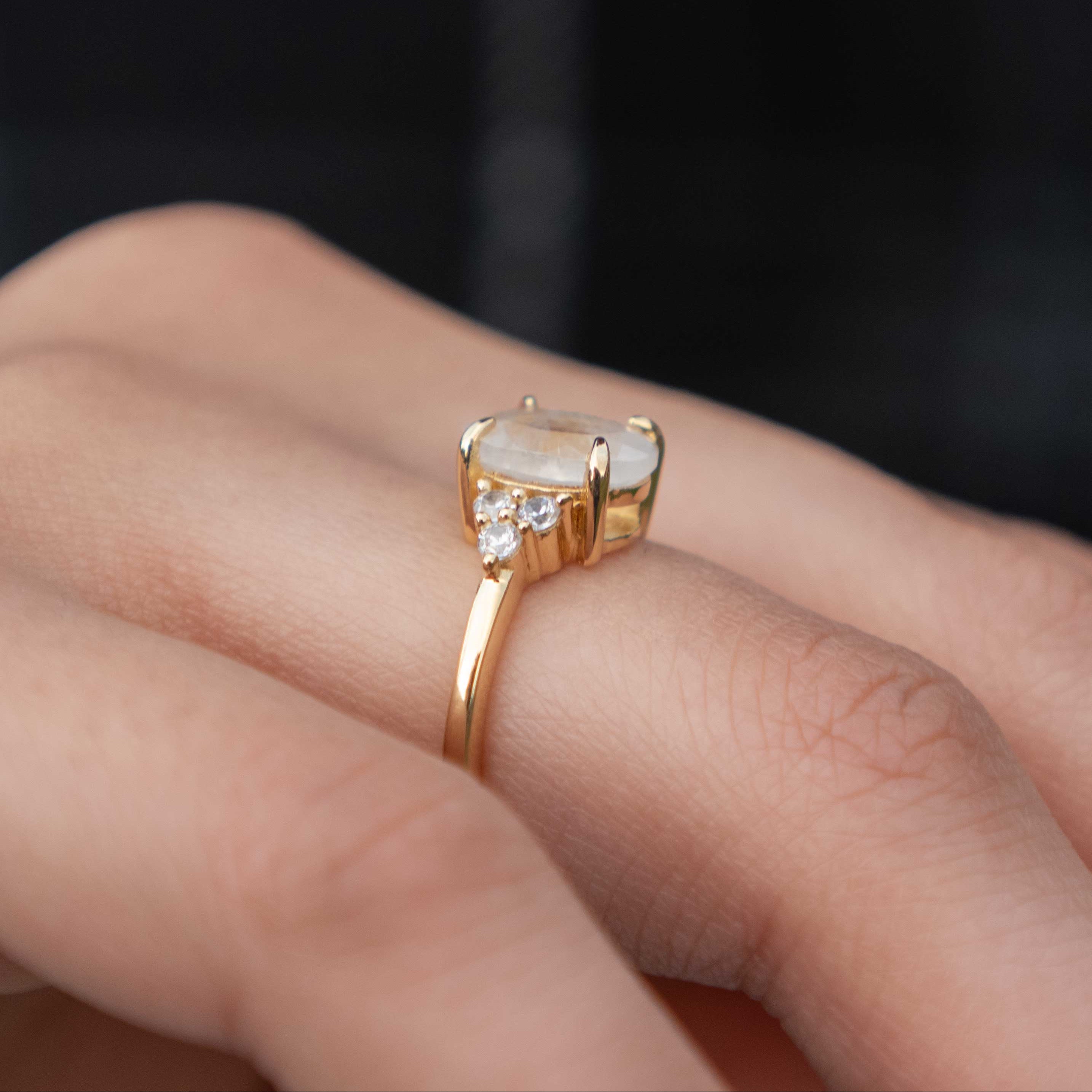 Moonstone Ring - Fleur