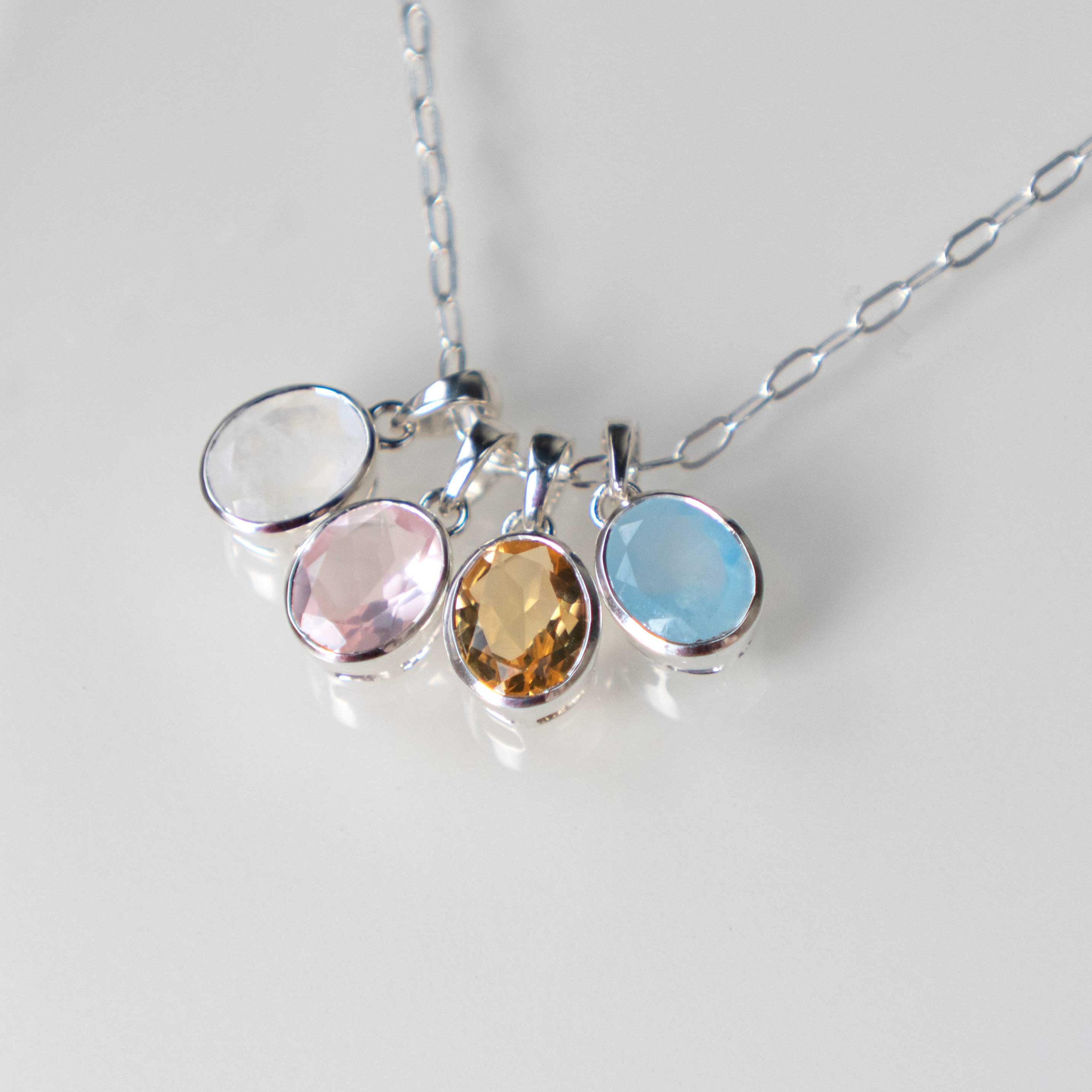 Gemstone-Oval-Pendant Necklace in 925 Sterling Silver