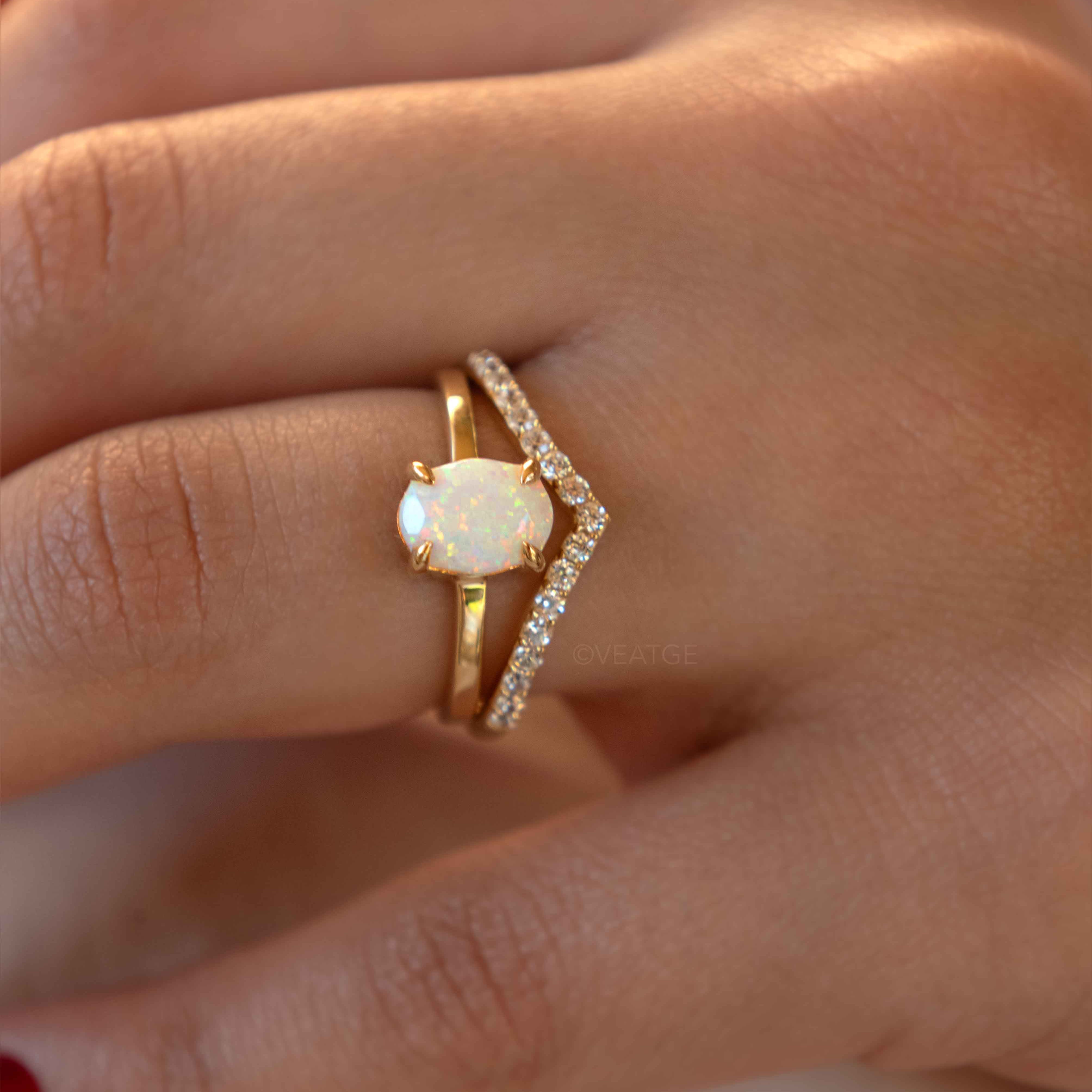 Petit Diamond Peak Ring