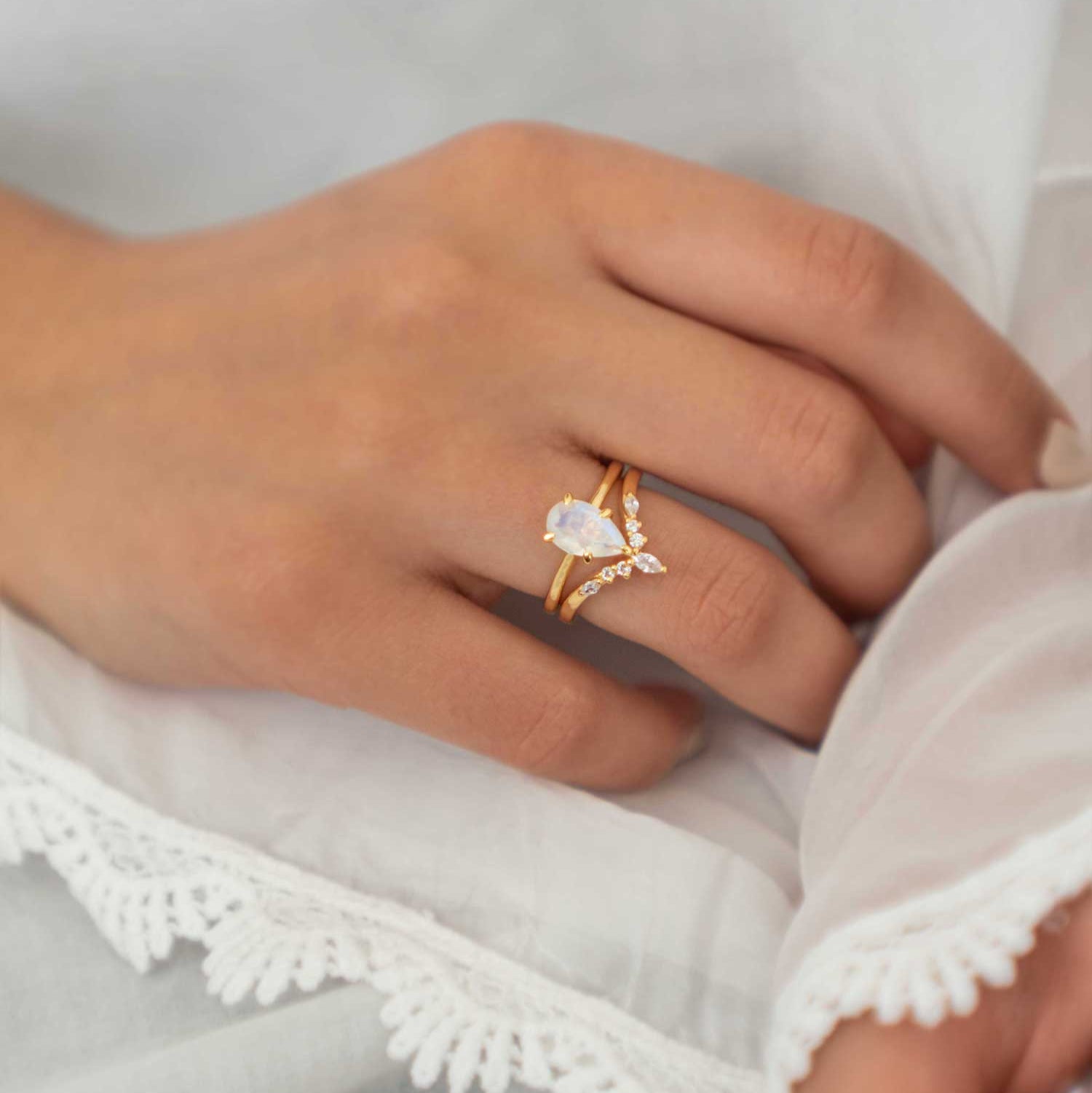 Pear Moonstone Ring, Natural Gemstone Rainbow Moonstone Ring Minimalist Engagement Gifts for Women, June Birthstone Ring