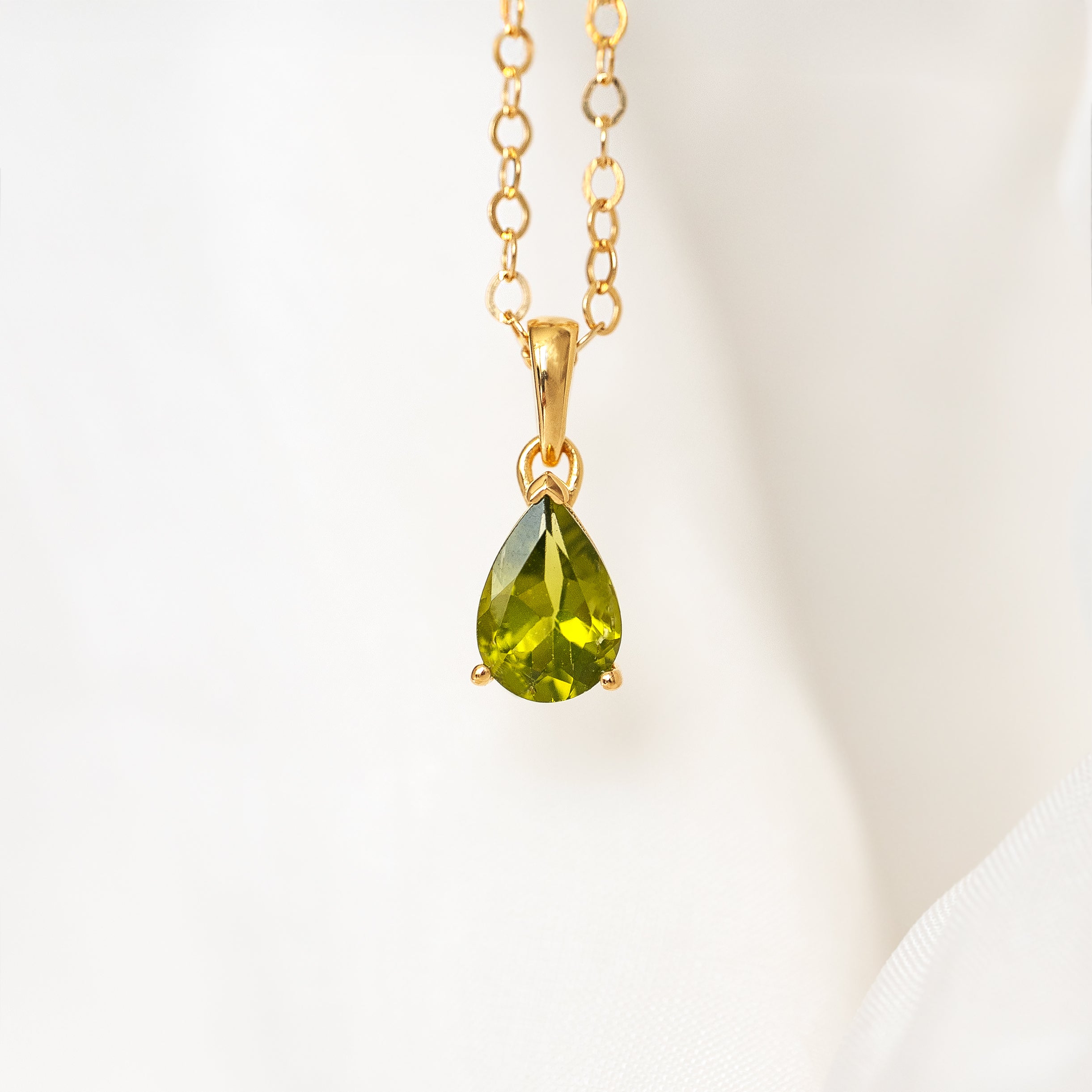 Peridot-Pear-Necklace-Gold