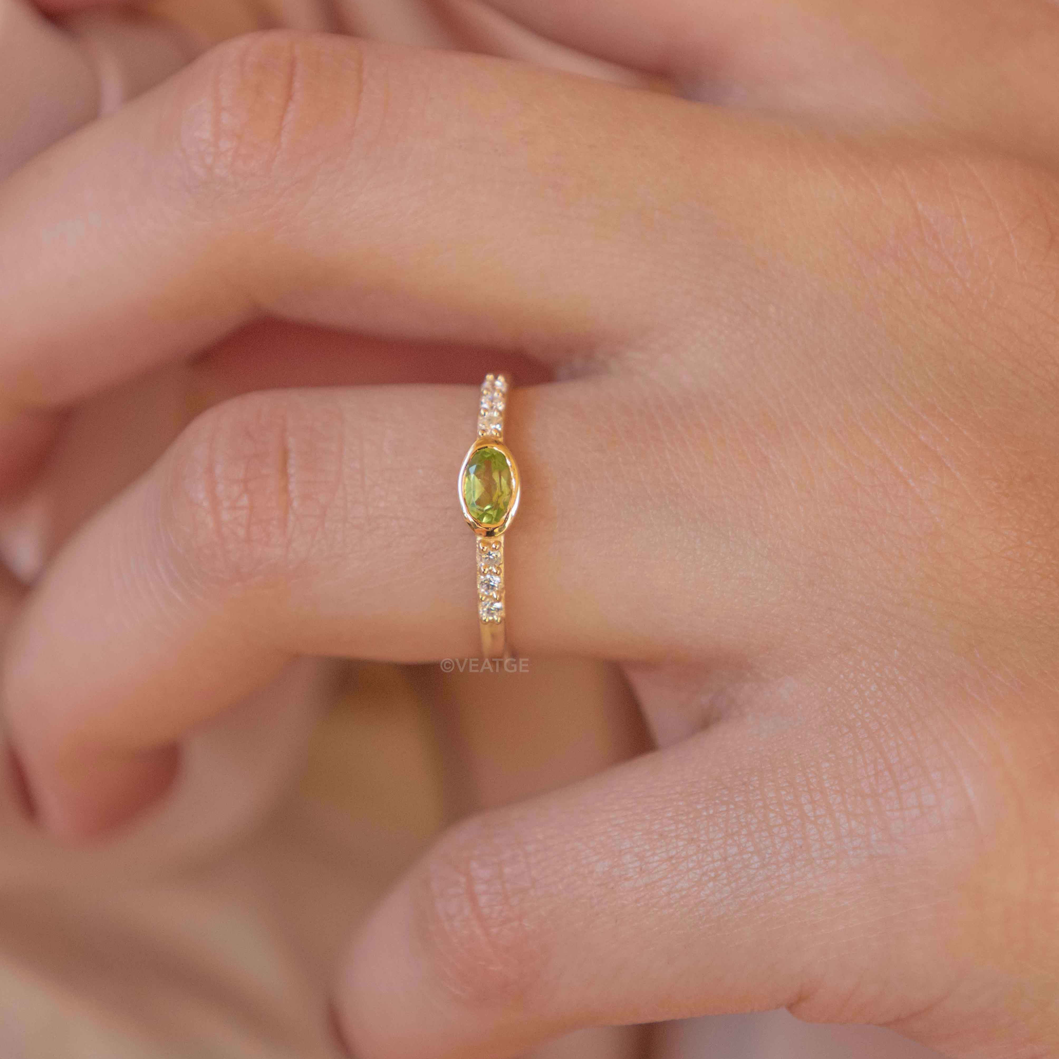 Genuine Natural Peridot Birthstone Stacking ring gold Elise by Veatge