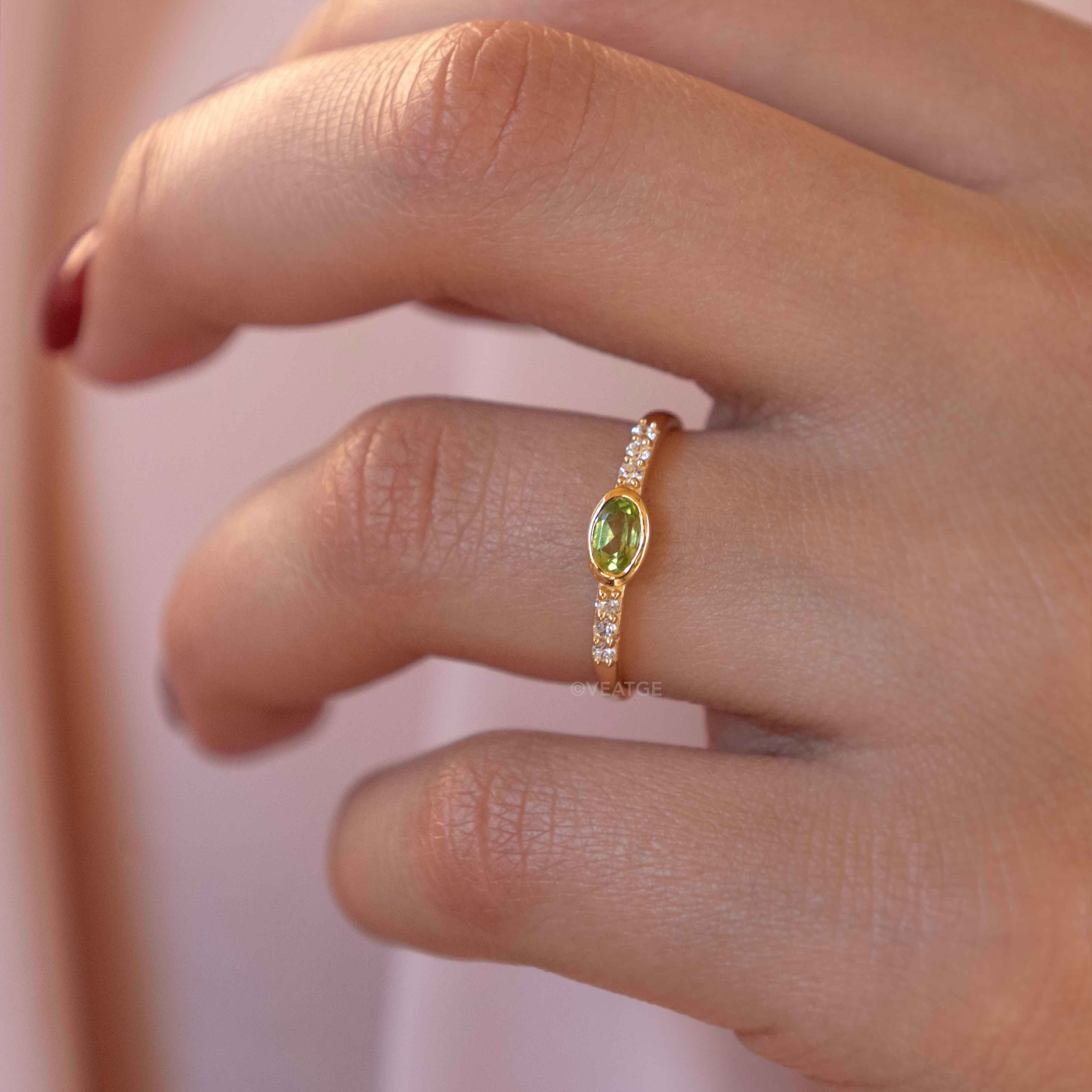 Genuine Natural Peridot Birthstone Stacking ring gold Elise by Veatge