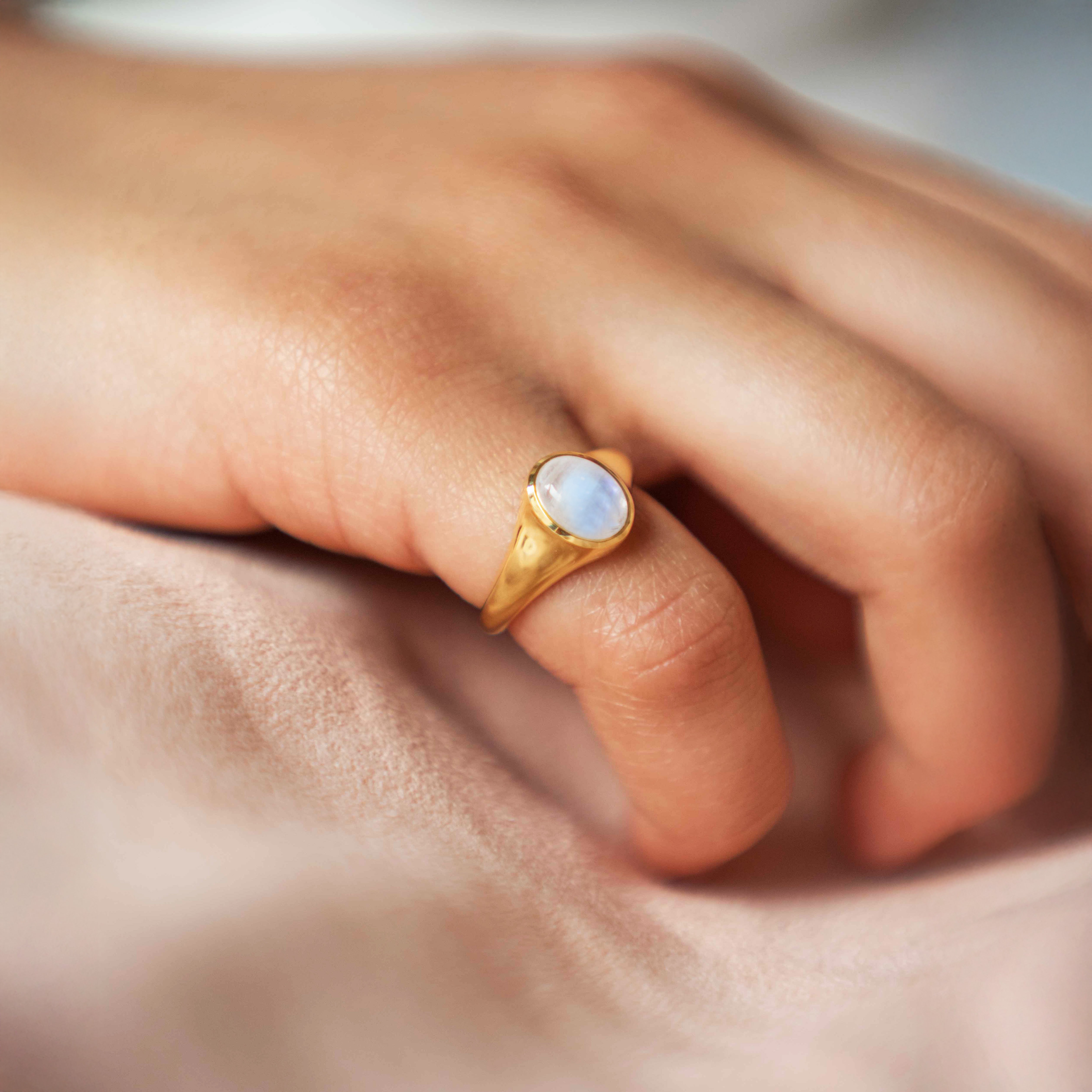 Moonstone Ring - Signet