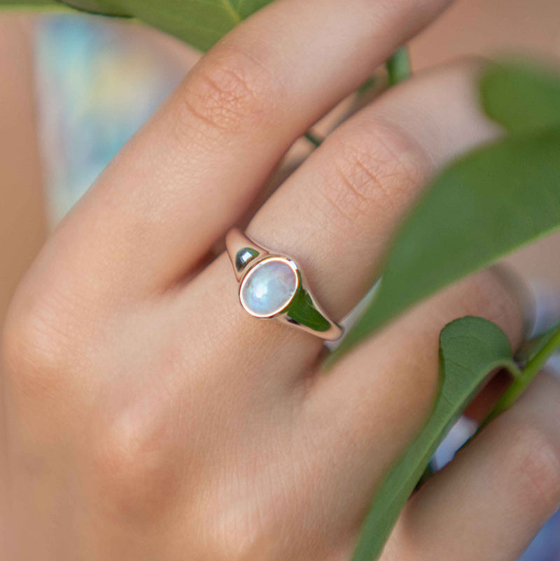 Signet Moonstone Ring Veatge Pinky ring