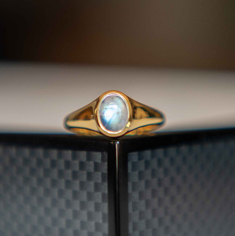 Signet Moonstone Ring Veatge Pinky ring