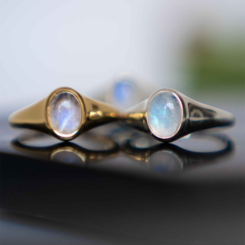 Signet Moonstone Ring Veatge Pinky ring