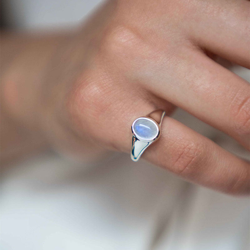 Signet Moonstone Ring Veatge Pinky ring