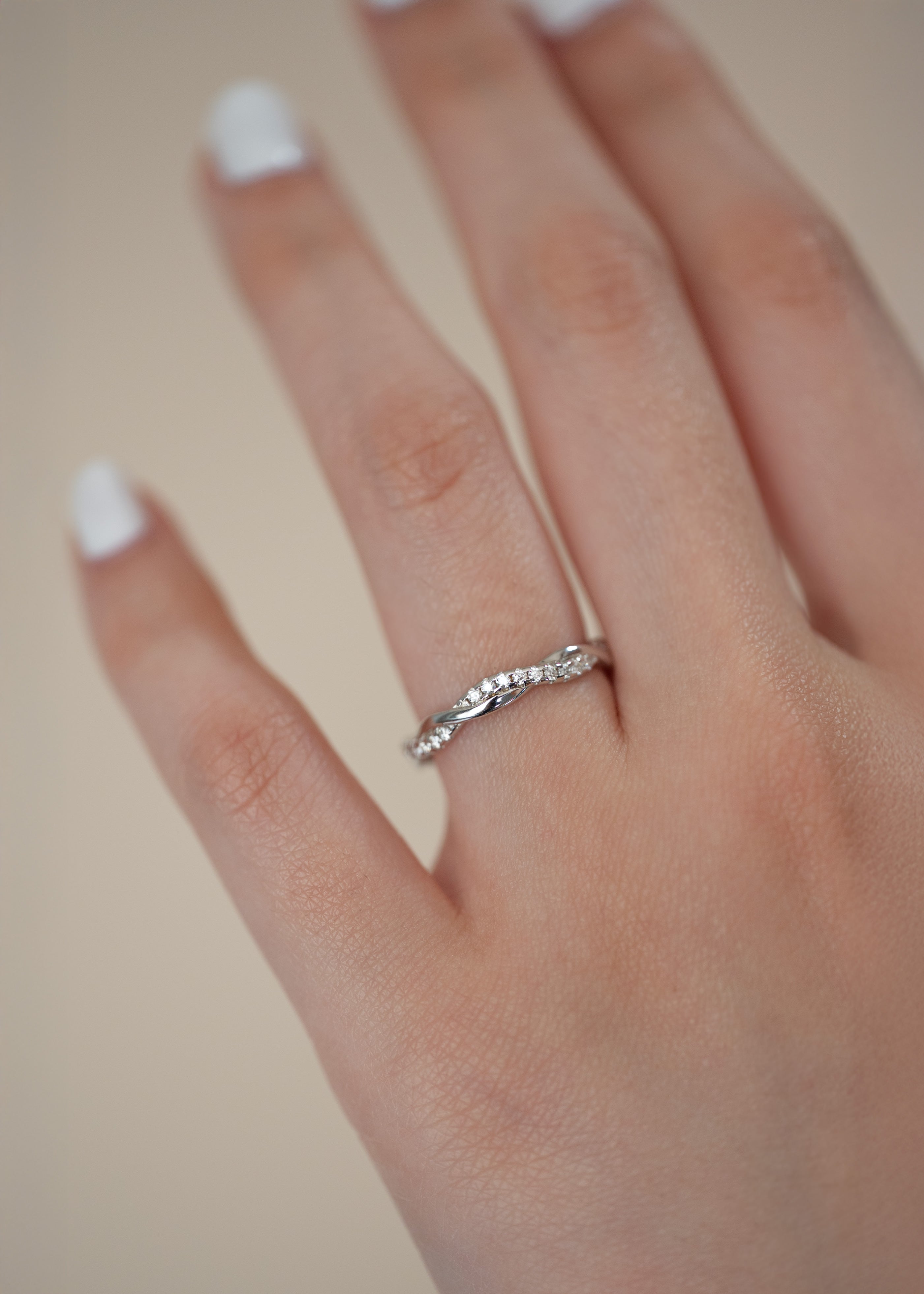 Moissanite Twist Band