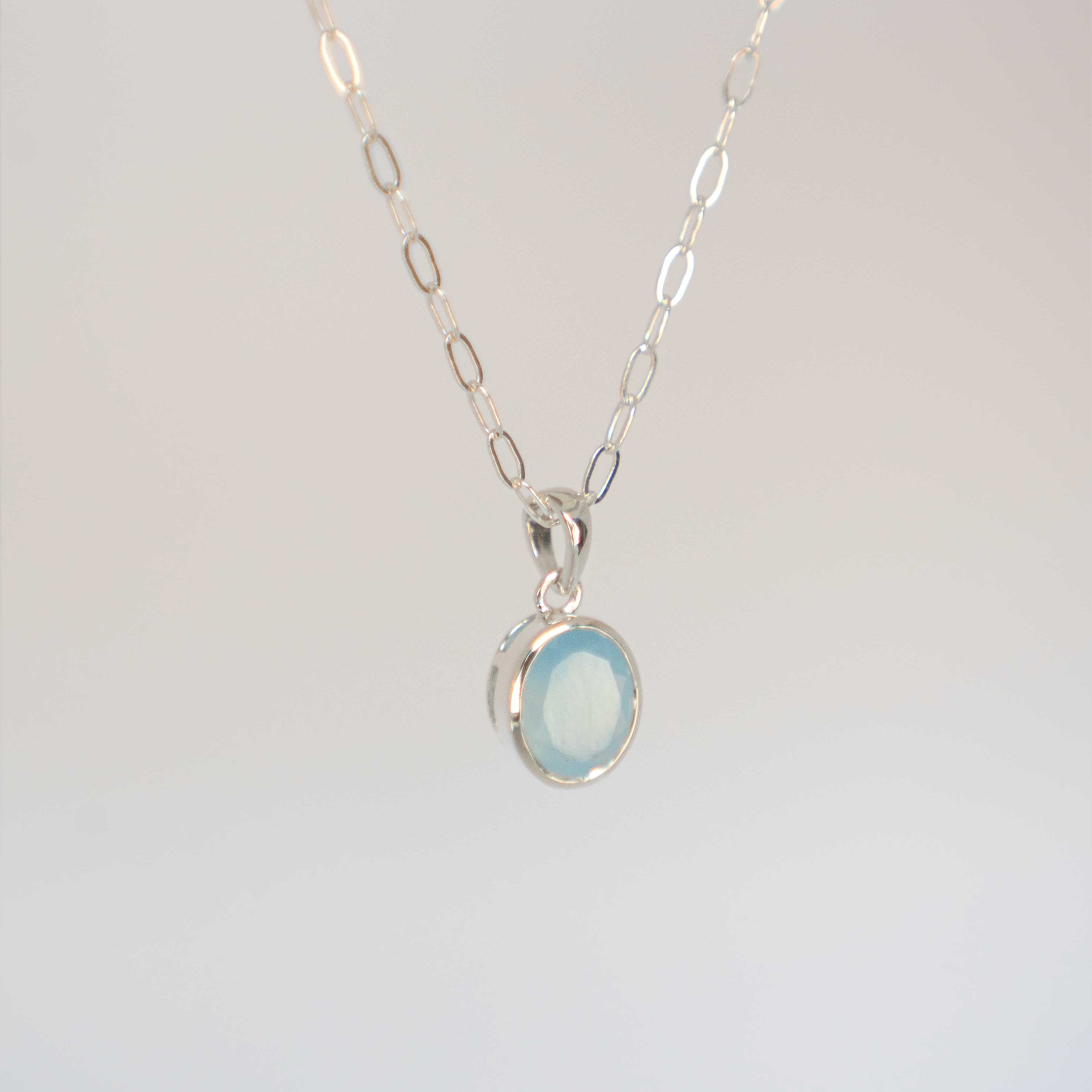 Aquamarine-Oval-Pendant Necklace in 925 Sterling Silver