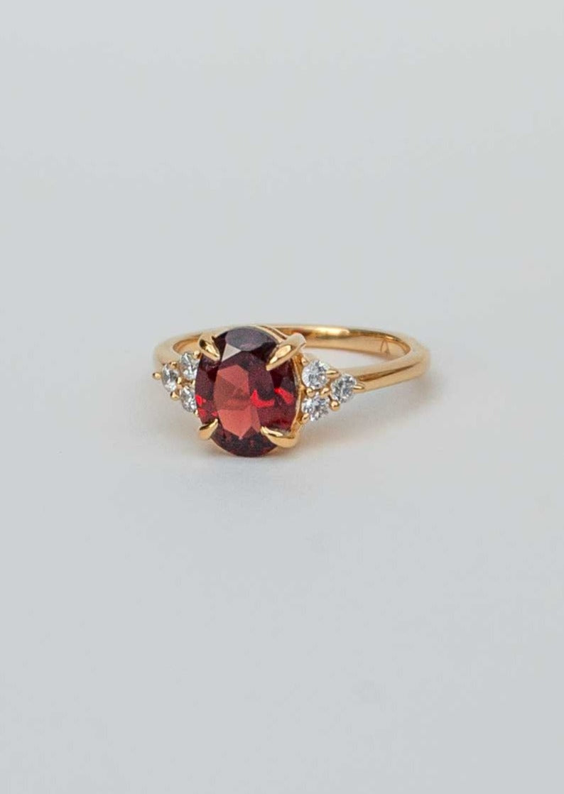 Gold Garnet Ring Veatge