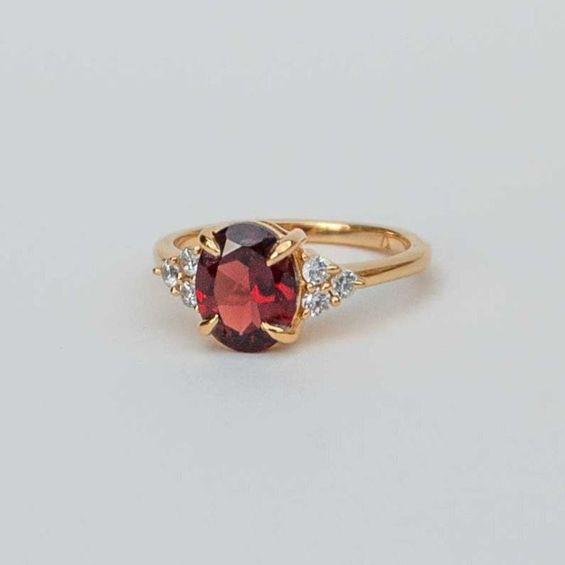 Gold Garnet Ring Veatge