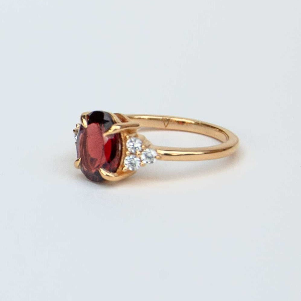 Gold Garnet Ring Veatge