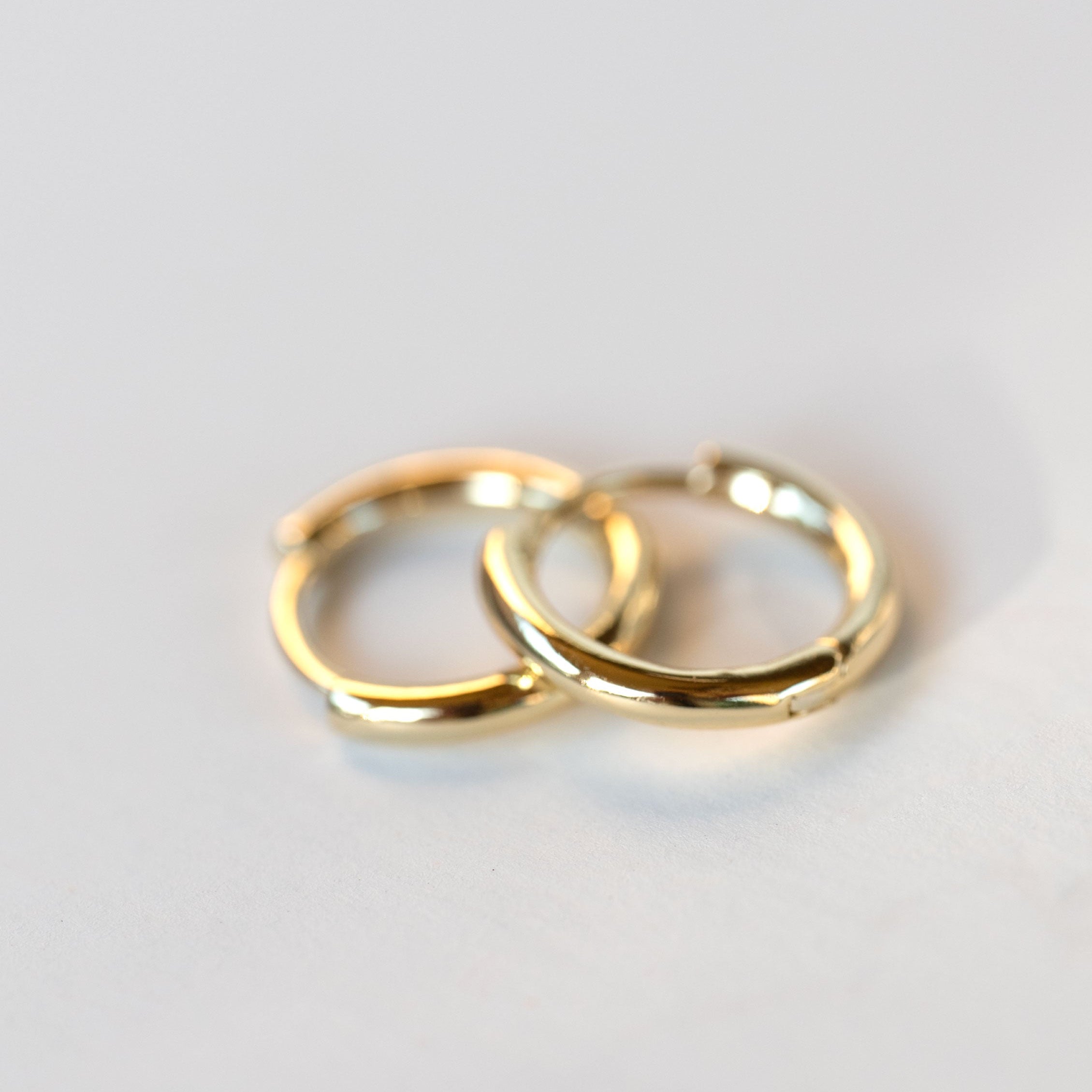 Gold Huggie Hoop Earrings Simple, Minimalist Everyday Clicker Hoops, Small Dainty Sleeper Earrings, Gift for Girls, Daughter Birthday Gifts
