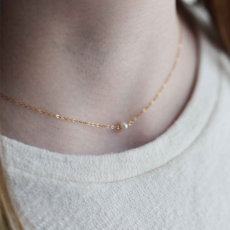 Dainty Pearl Choker Gold