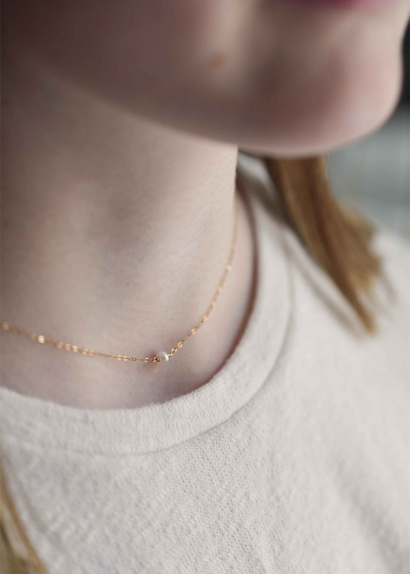 Dainty Pearl Choker Gold