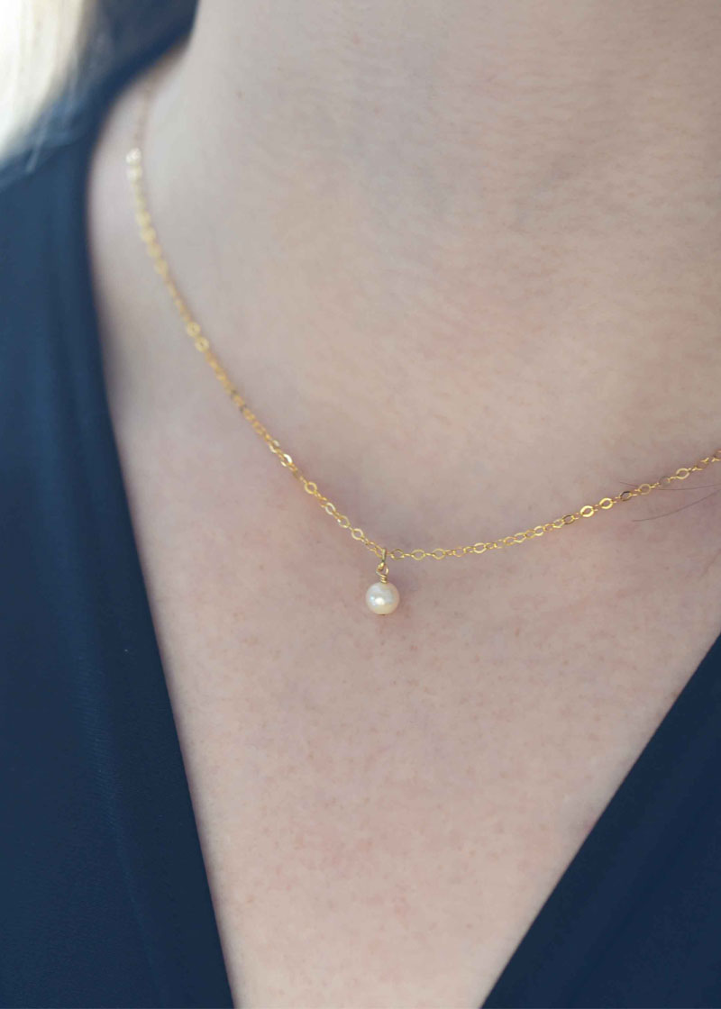Dainty Pearl Necklace Gold