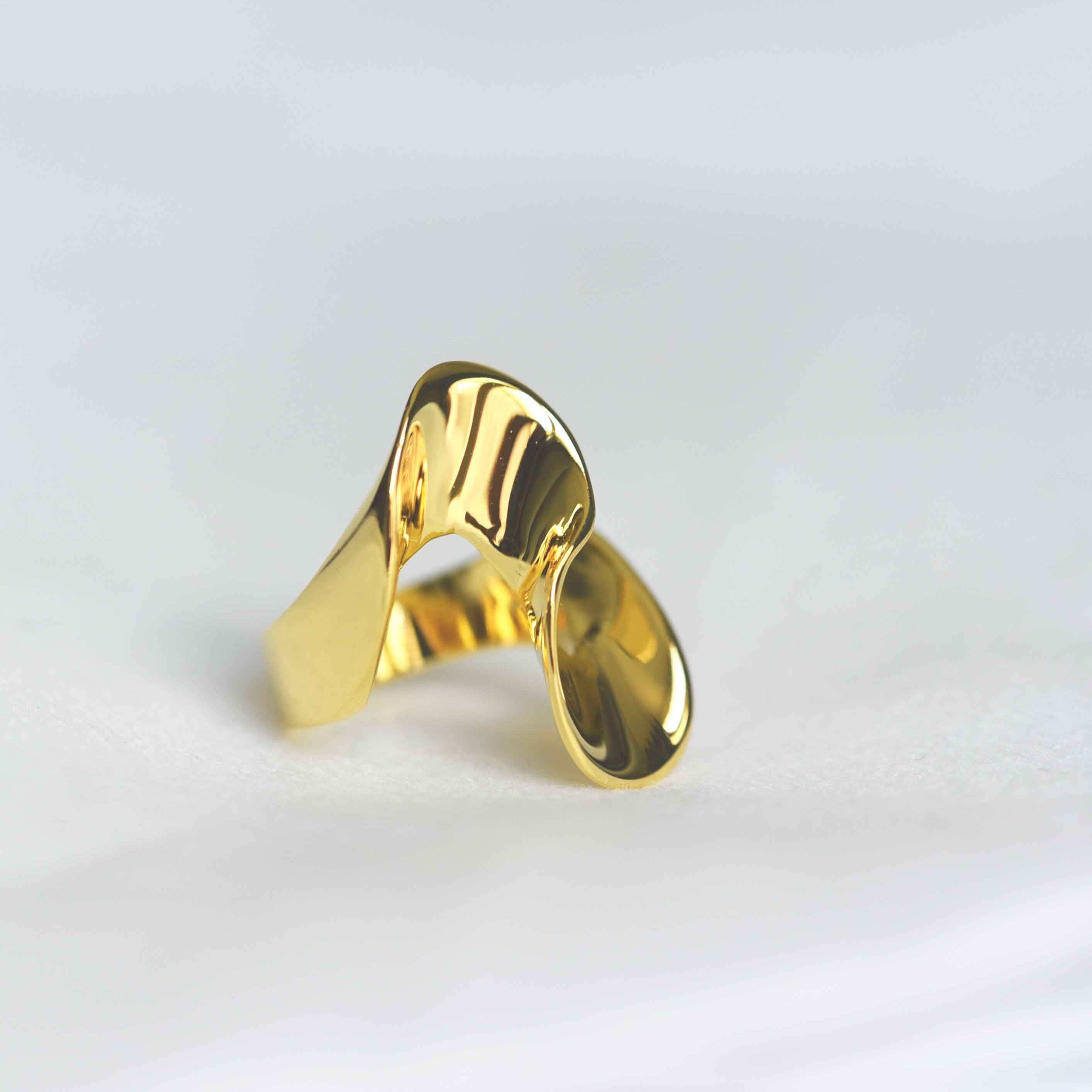 statement curve ring gold