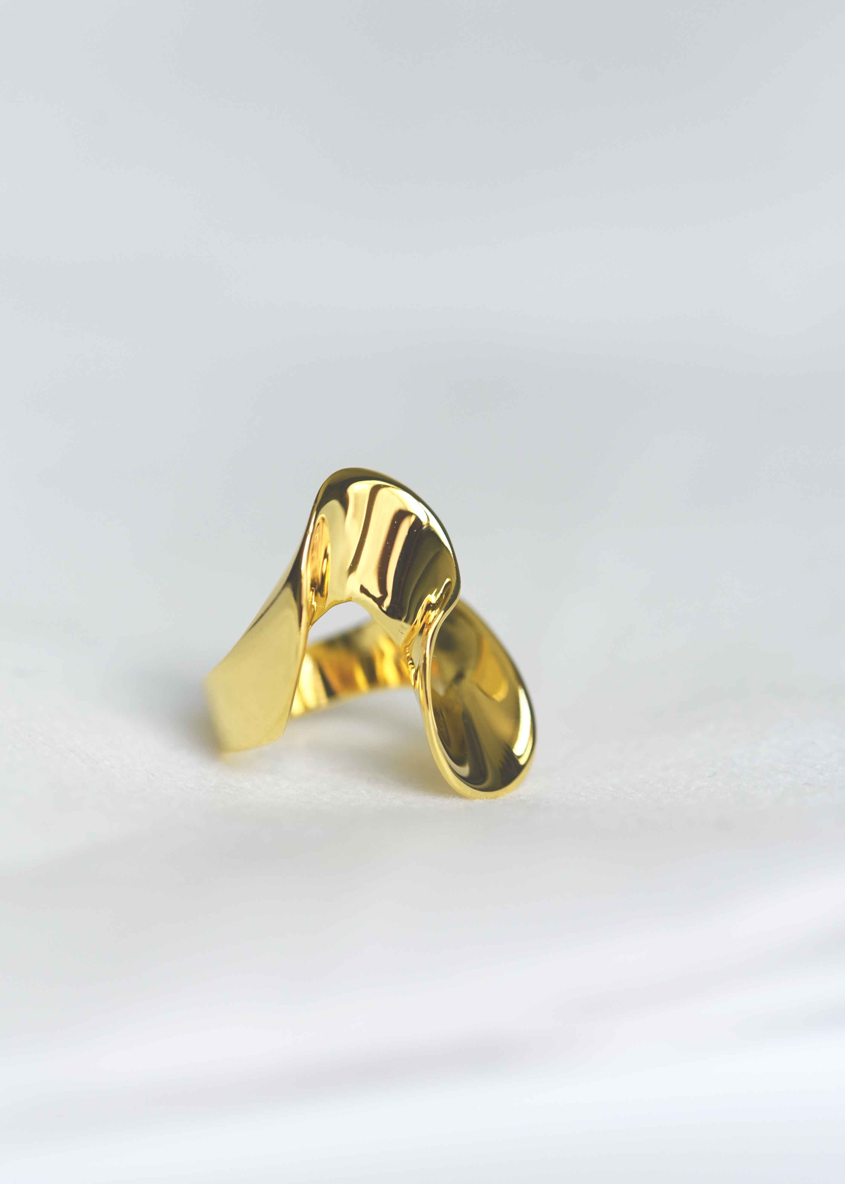 statement curve ring gold