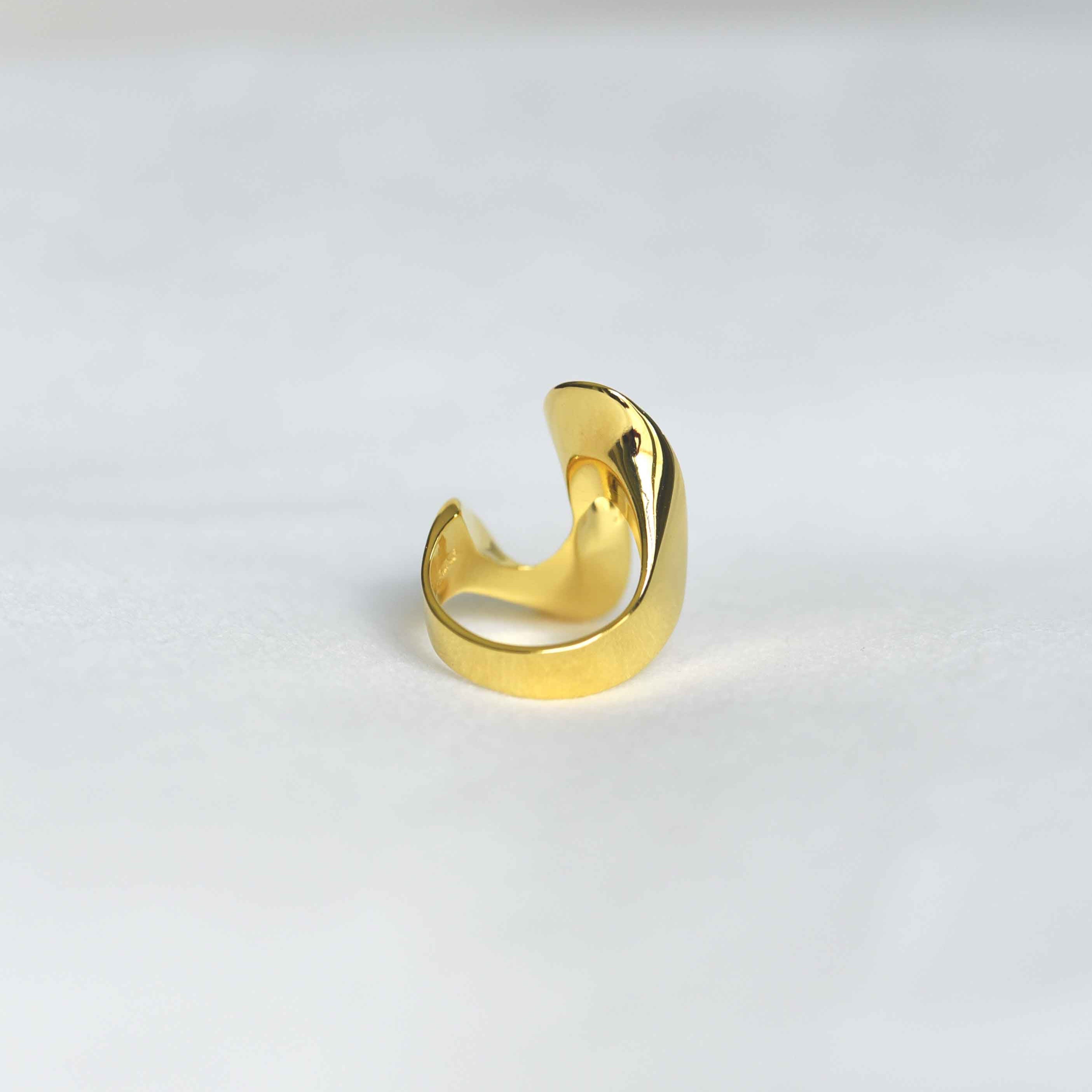 curve statement ring
