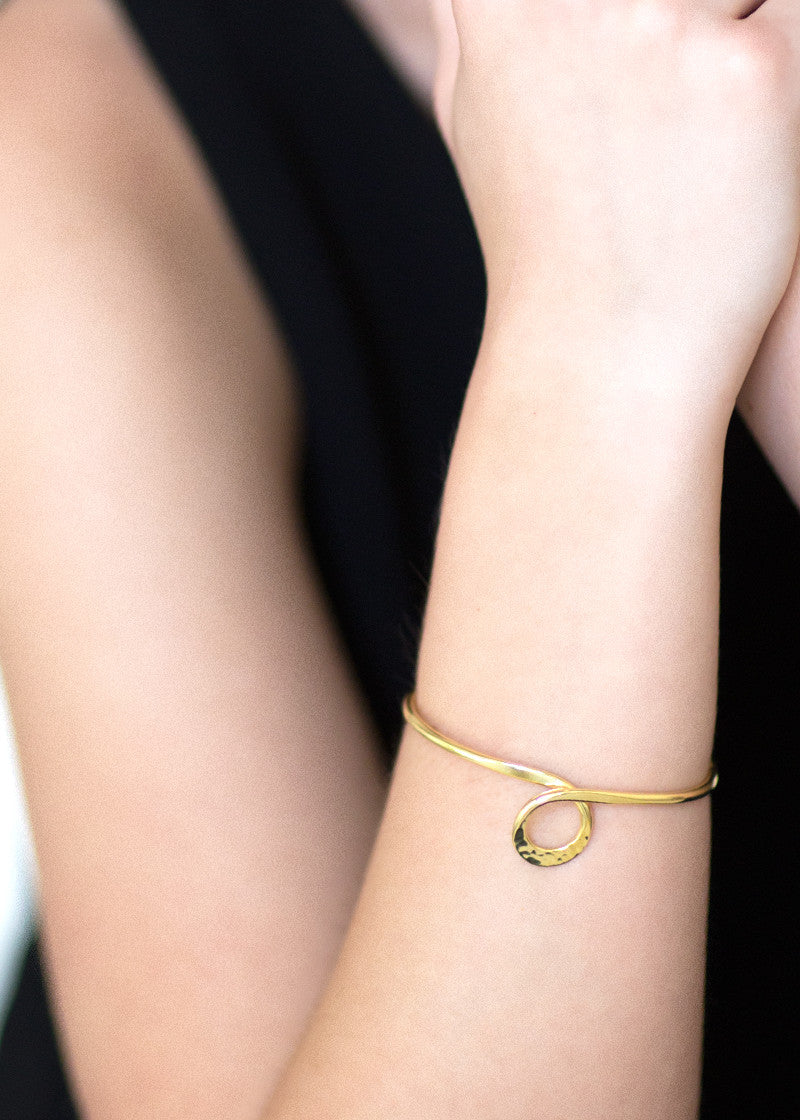 Hammered Knot Bracelet - Gold