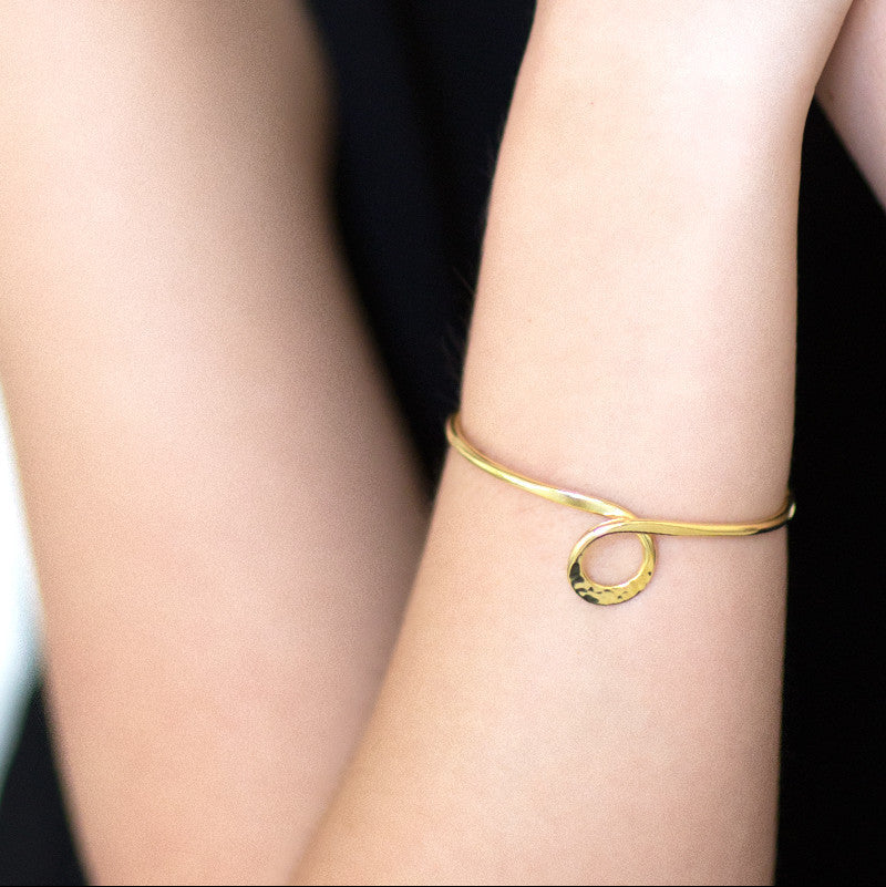 Hammered Knot Bracelet - Gold