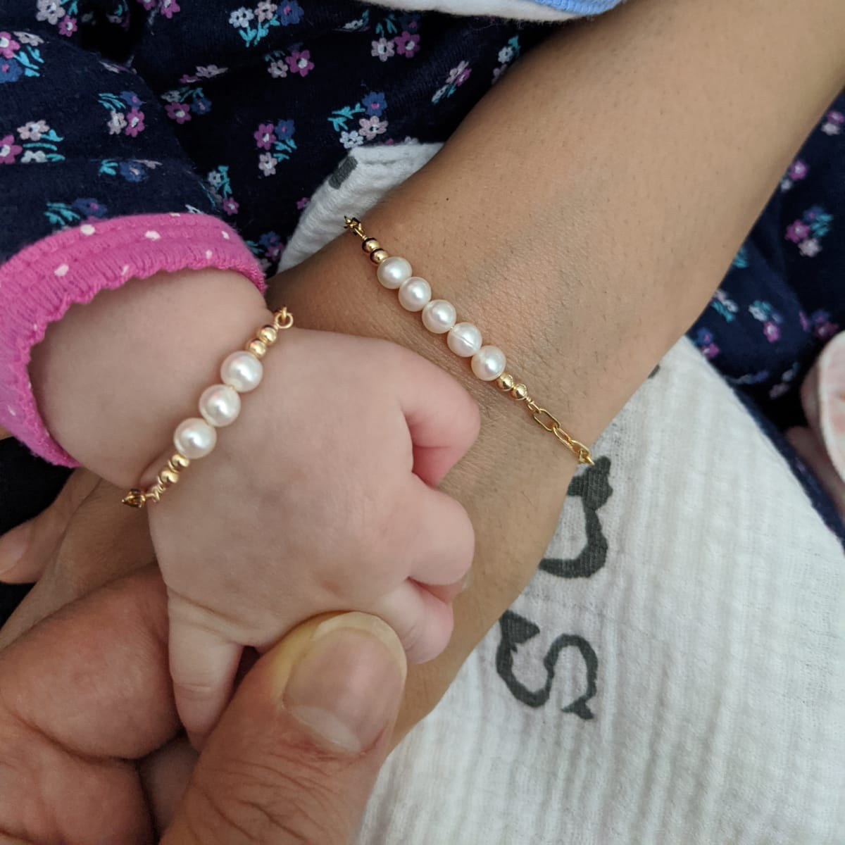Mother Daughter Pearl Bracelet Set, Mommy and me jewelry, mother daughter gold jewelry