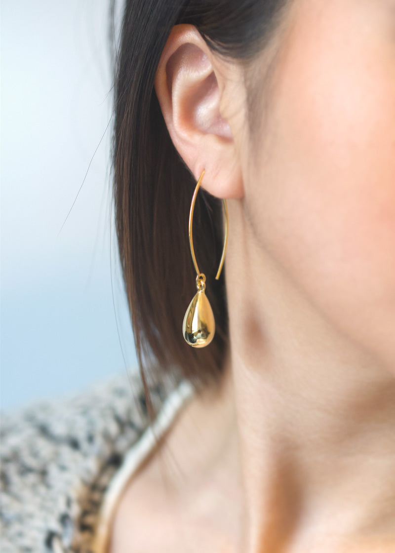 Tear drop earrings gold