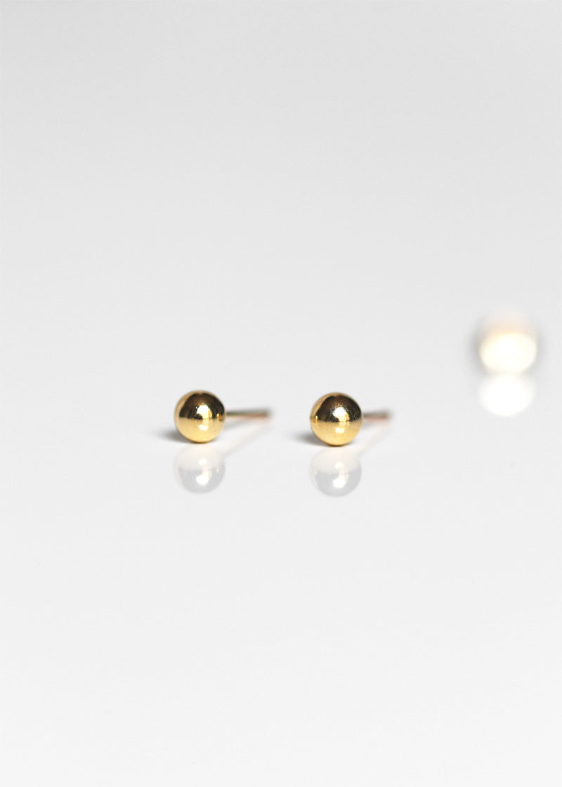 Hypoallergenic deals gold studs