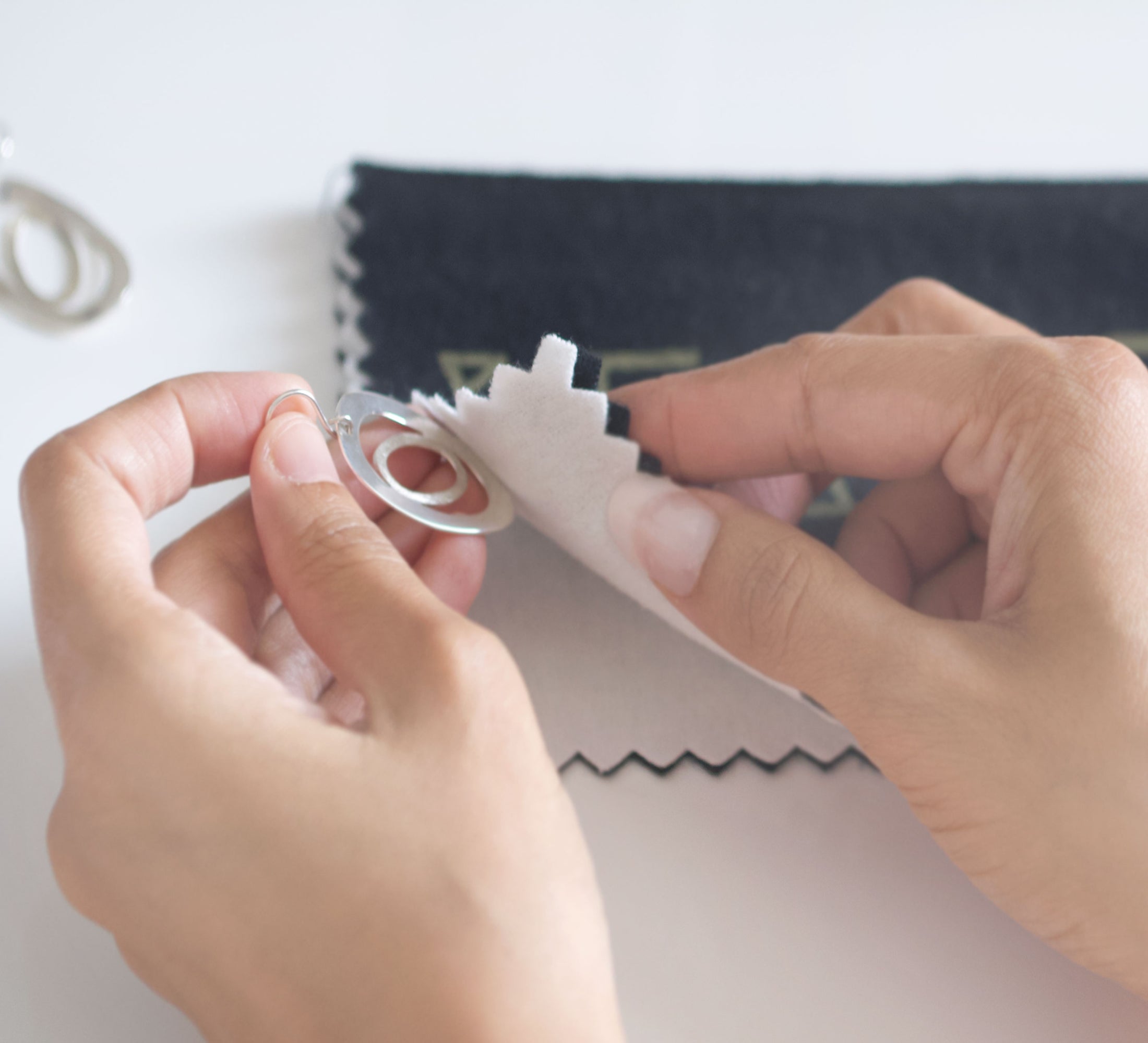 What Causes Silver to Tarnish and How to Clean Tarnished Jewelry