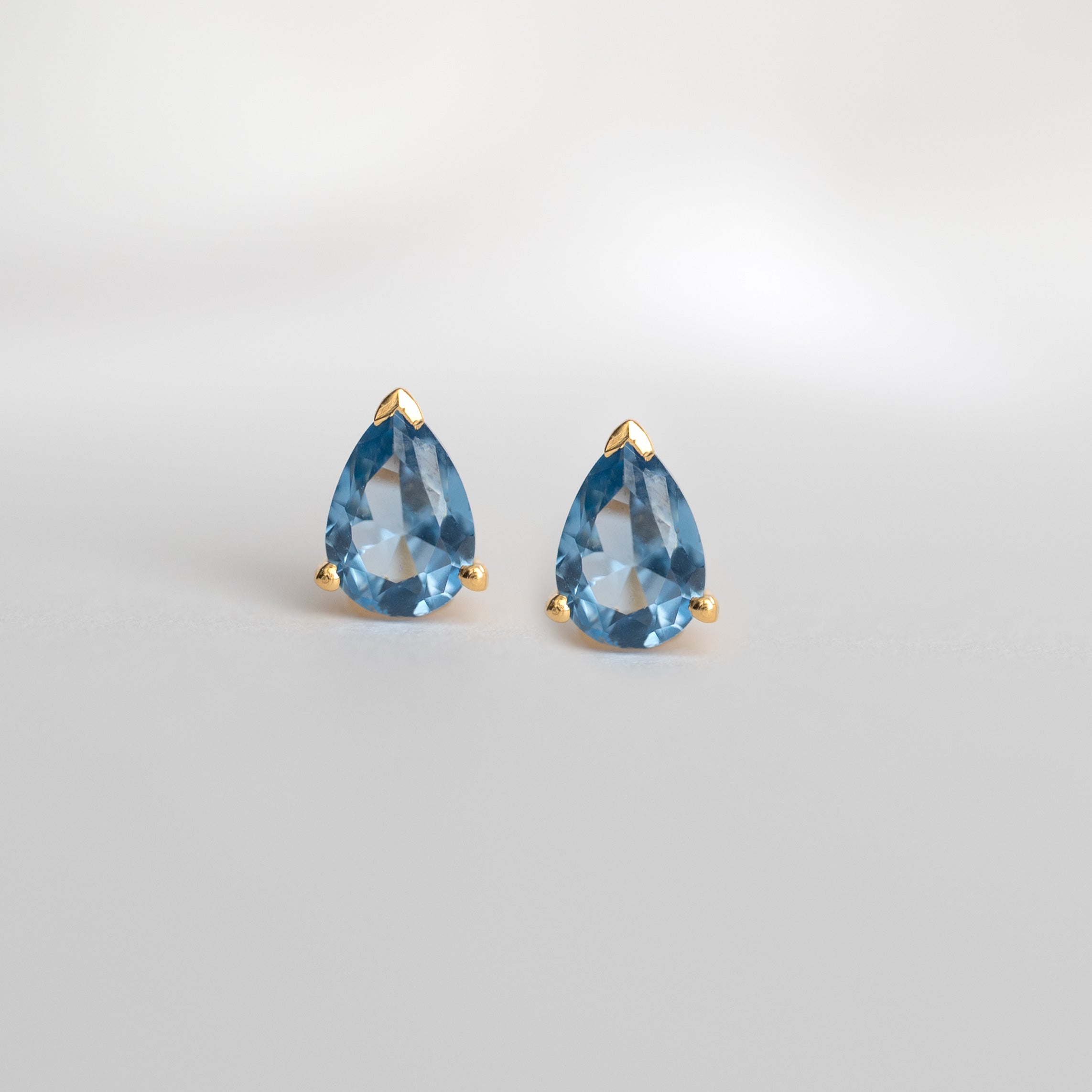 Aquamarine-Pear-Stud-Earrings-Gold1