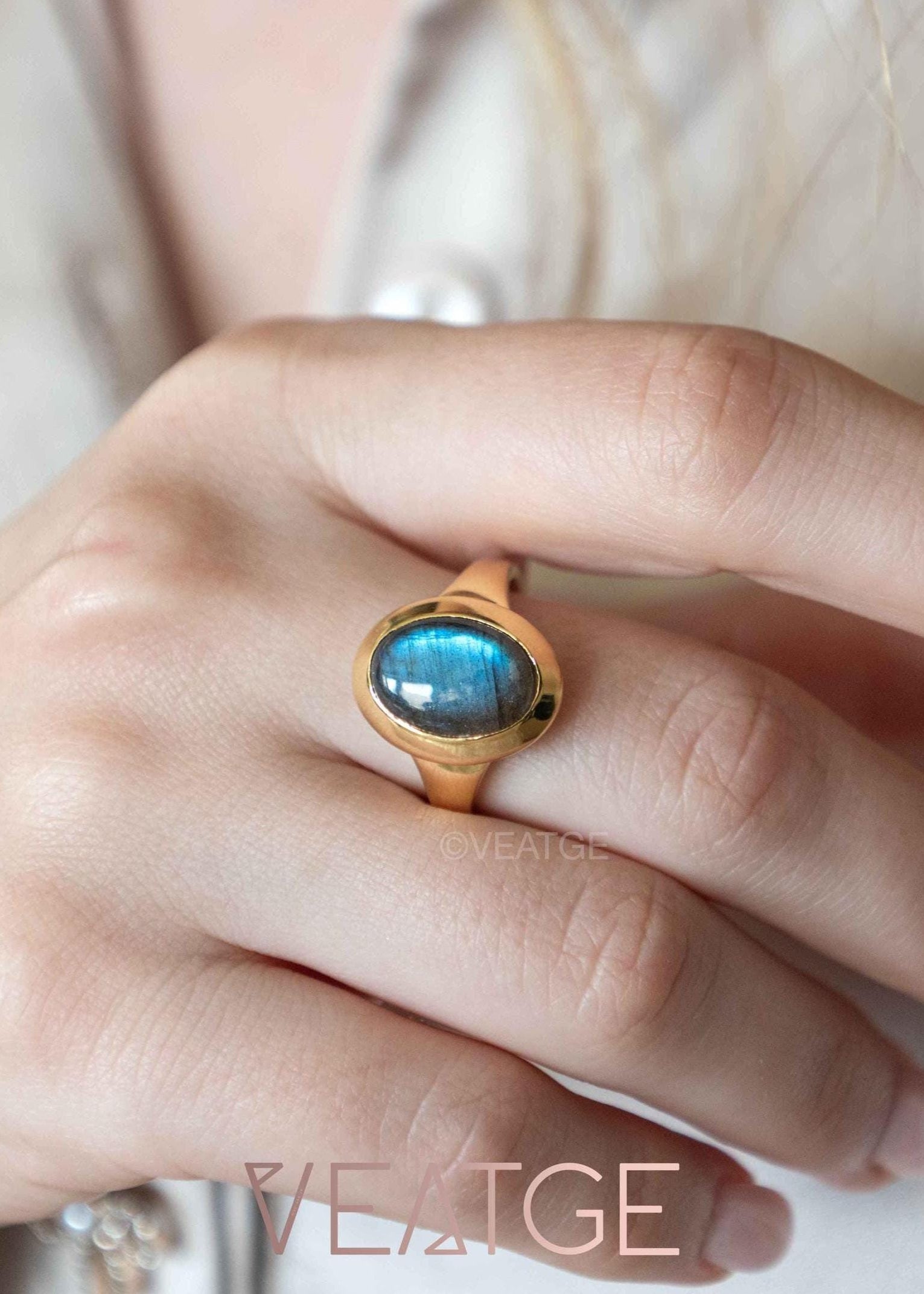 Deep Blue flash Labradorite Ring Gold - Olive