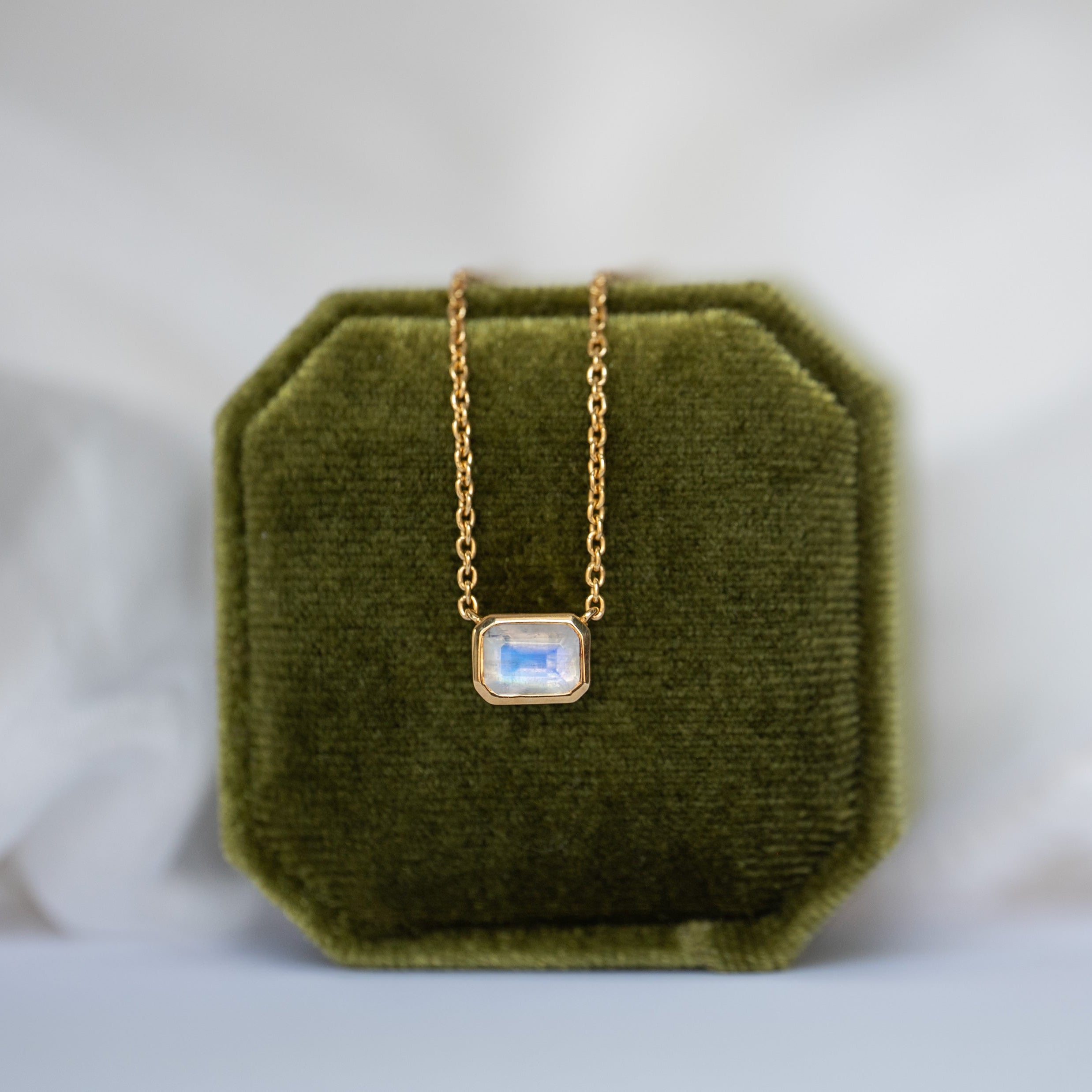 Moonstone Necklace - Structure