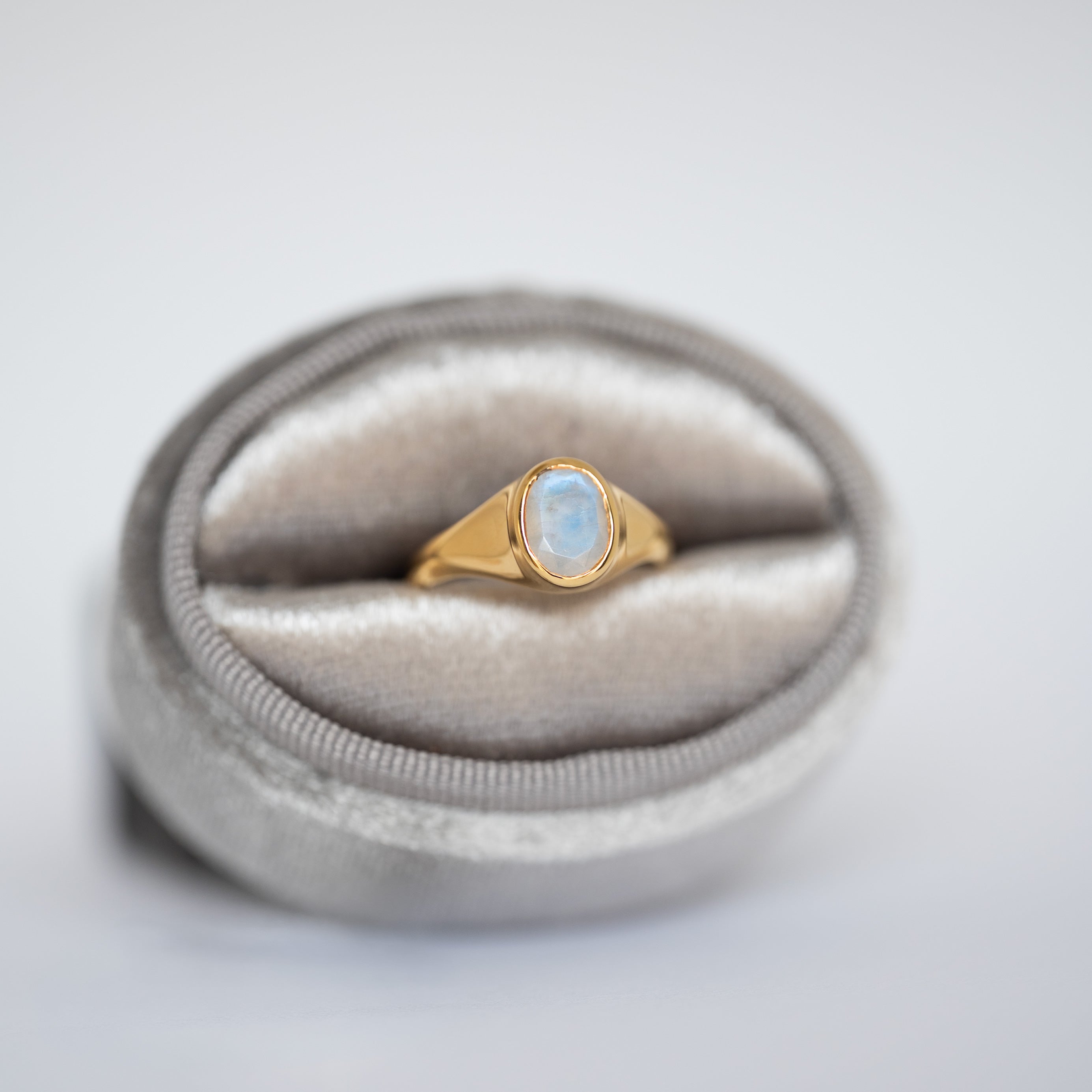 Moonstone Signet Ring Gold