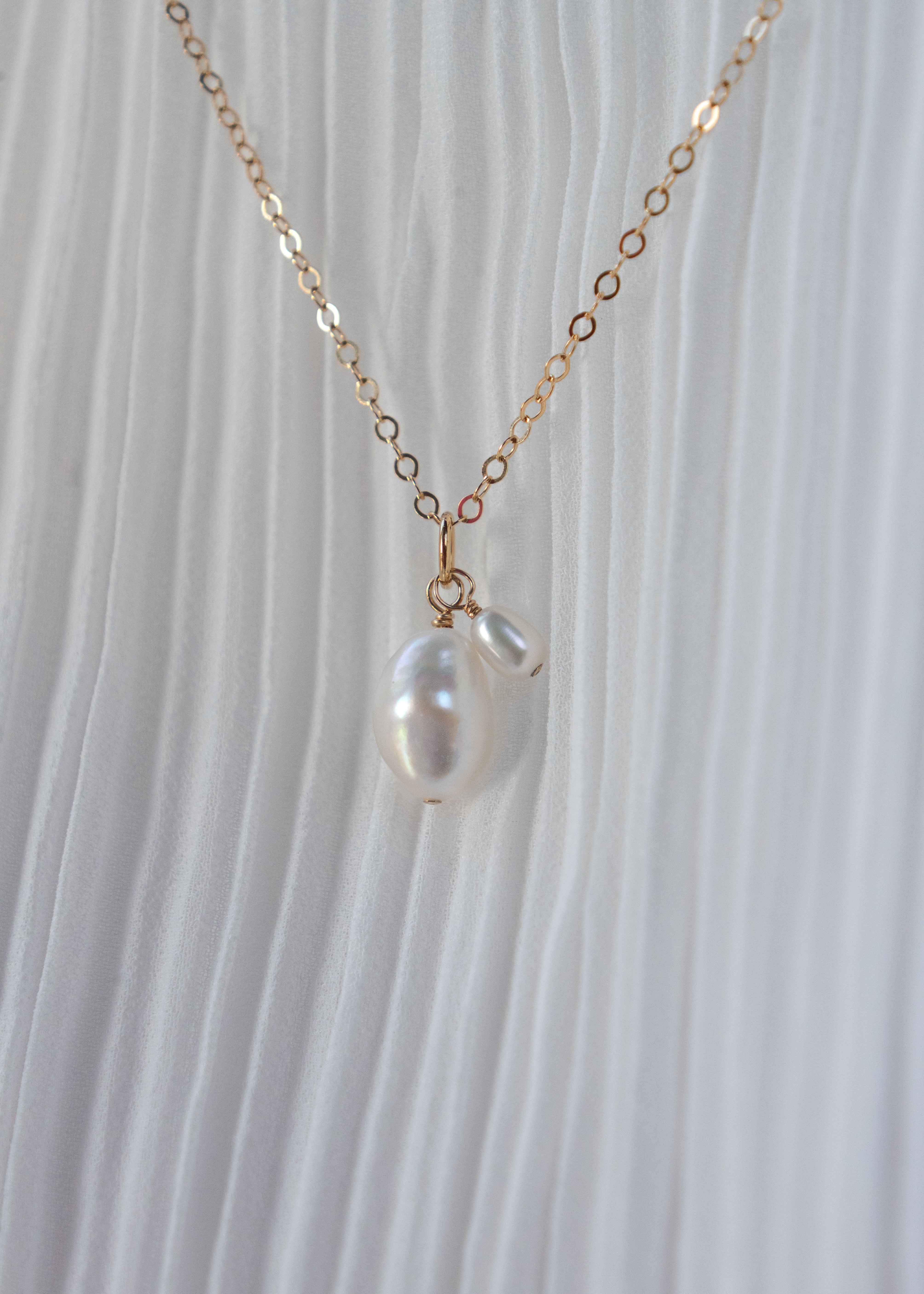 Mother Daughter Necklace, Mothers Day Gift, Gift for Mom, Gift for New Moms, Mom Gifts, Pearl Necklace