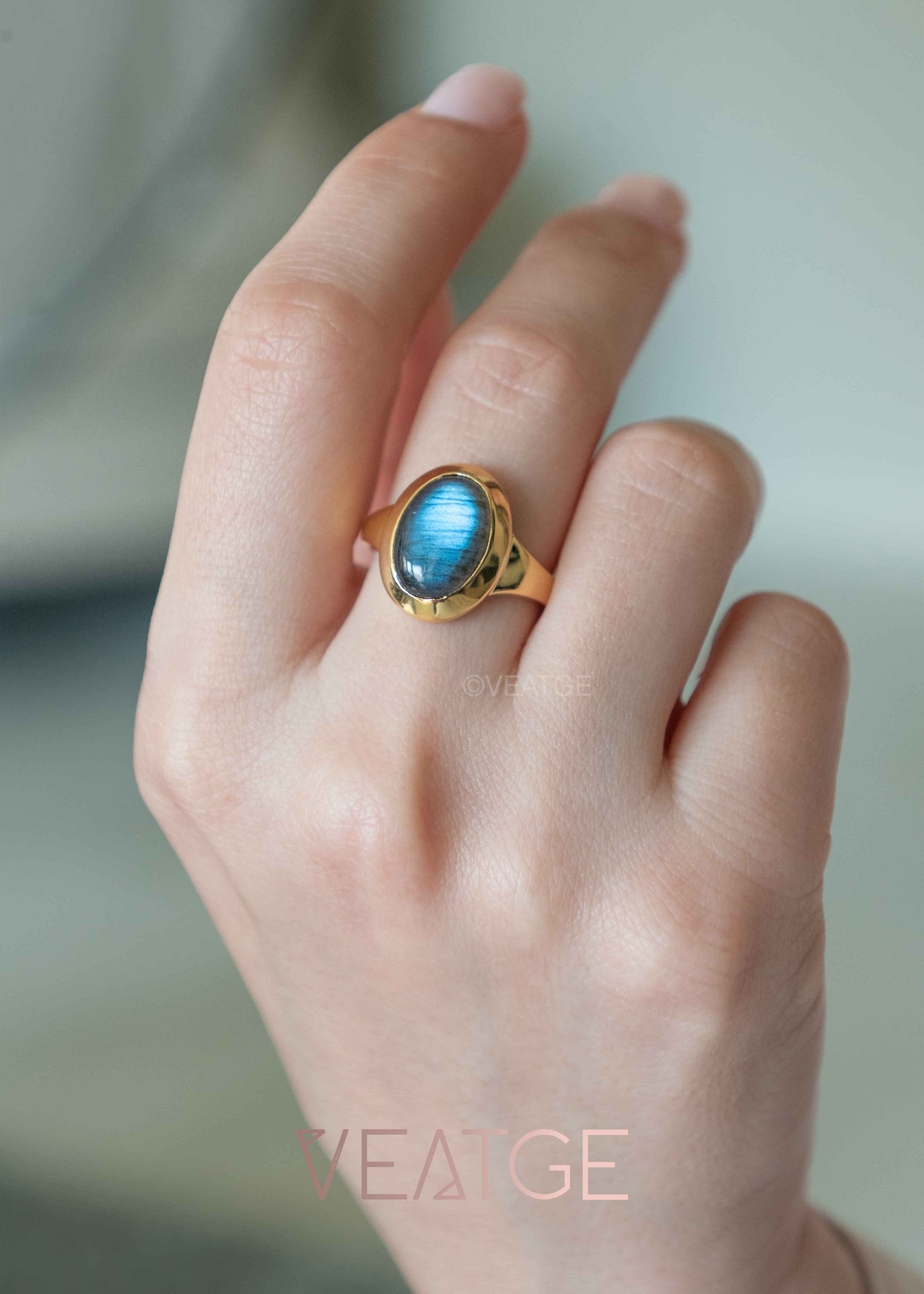 Deep Blue flash Labradorite Ring Gold - Olive